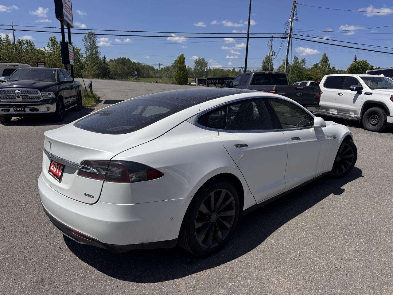 2015 Tesla Model S 85D alt 3