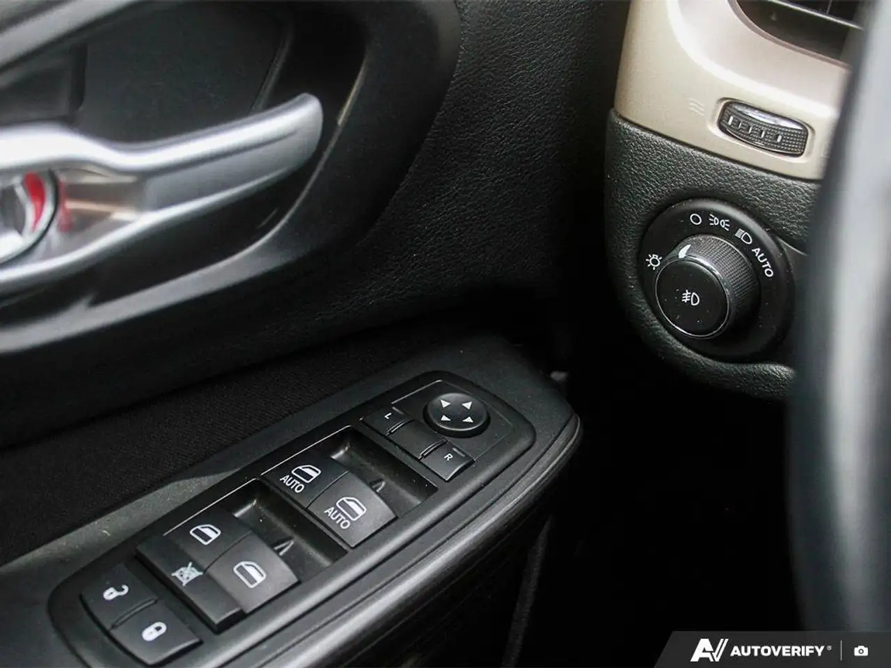 Jeep Cherokee снимка Jeep Cherokee