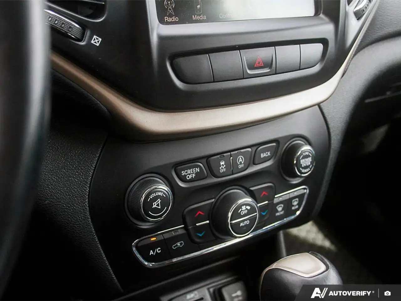 Jeep Cherokee снимка Jeep Cherokee