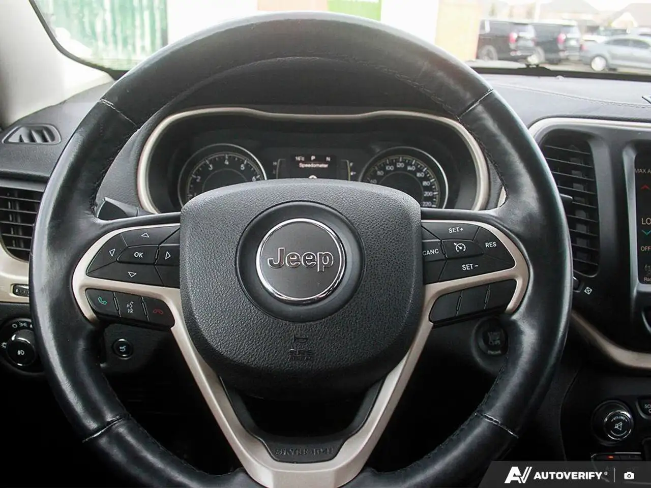 Jeep Cherokee снимка Jeep Cherokee