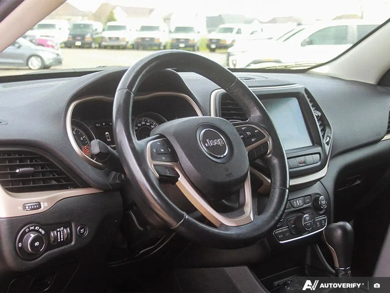 Jeep Cherokee снимка Jeep Cherokee