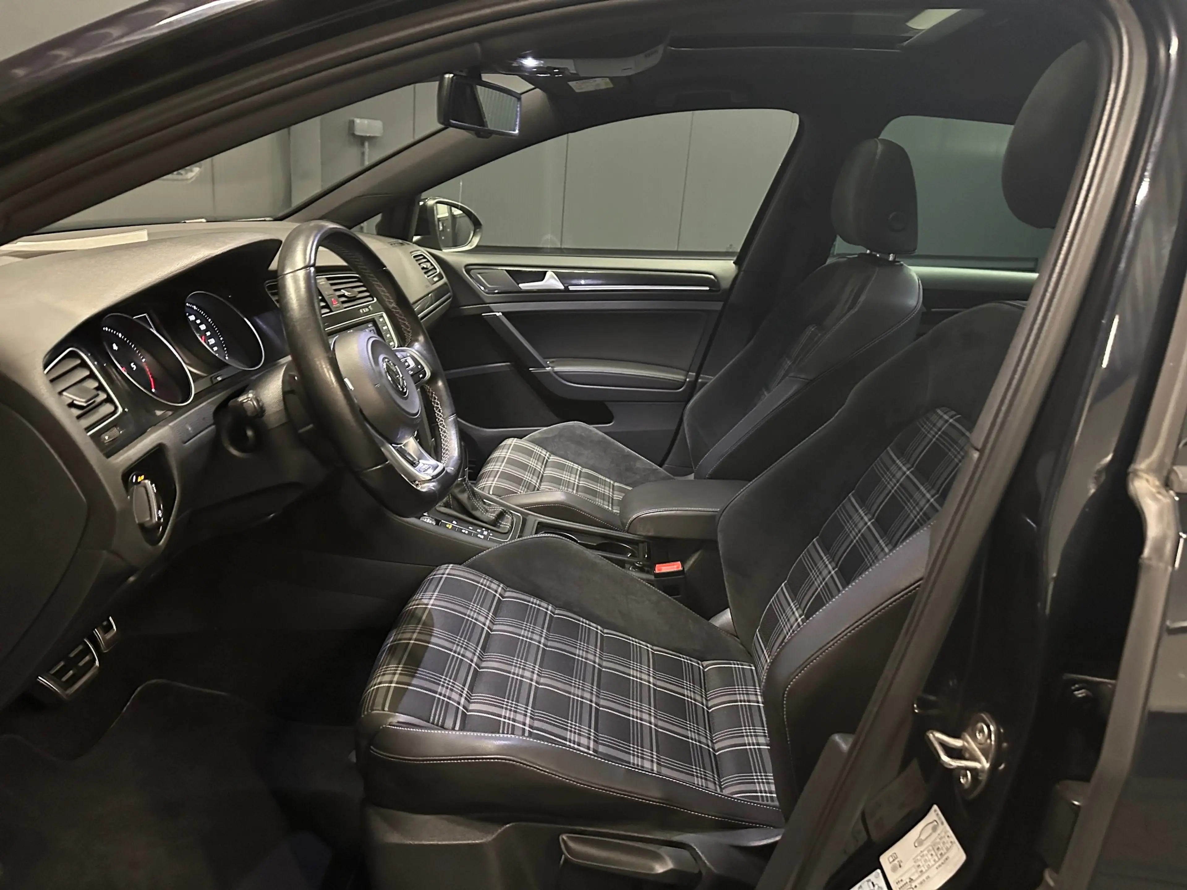 Volkswagen Golf GTD *19Zoll*PANORAMA*Sport&Sound*DCC*KAMERA*KEYLESS* — photo 15