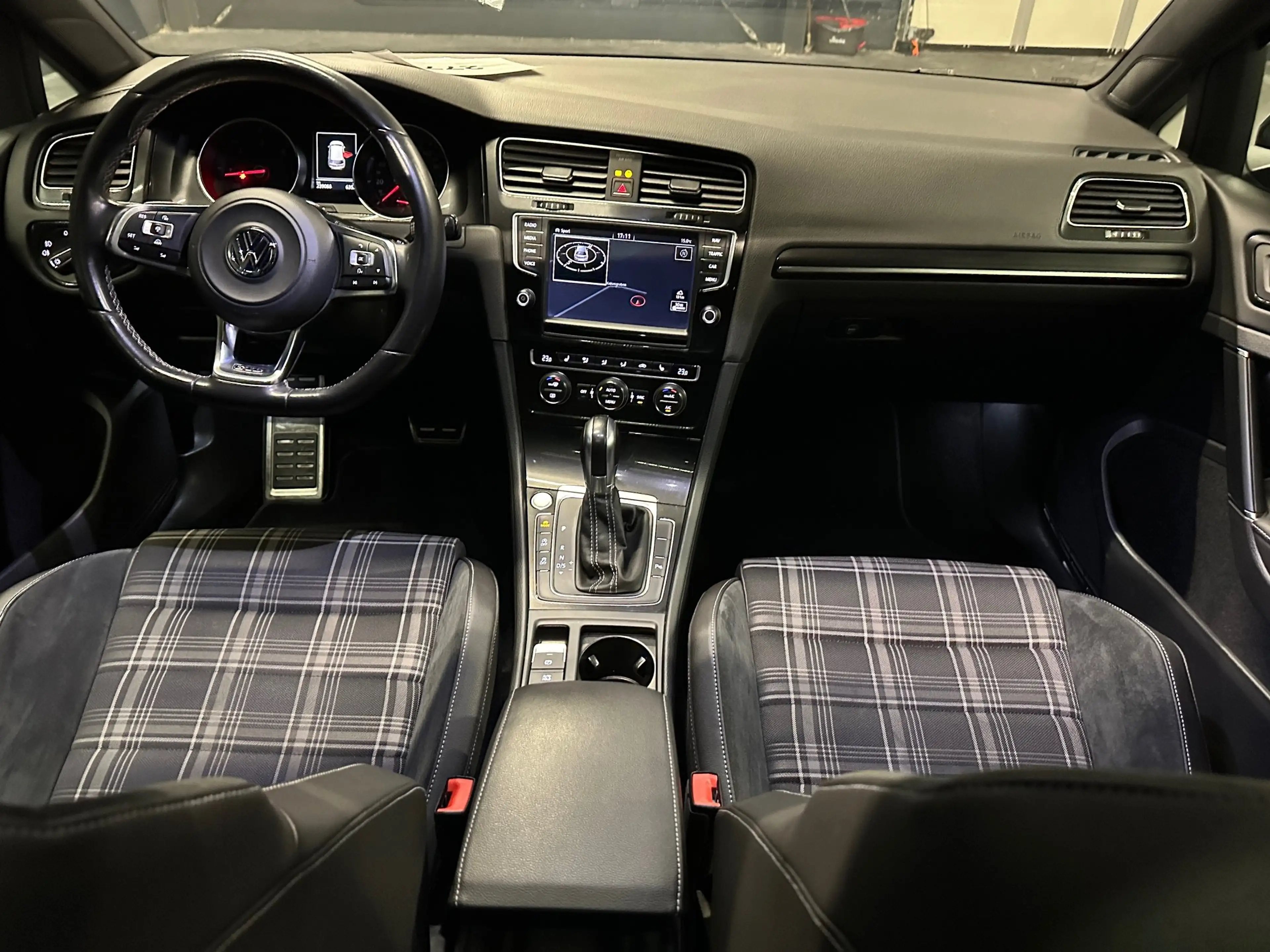 Volkswagen Golf GTD *19Zoll*PANORAMA*Sport&Sound*DCC*KAMERA*KEYLESS* — photo 13