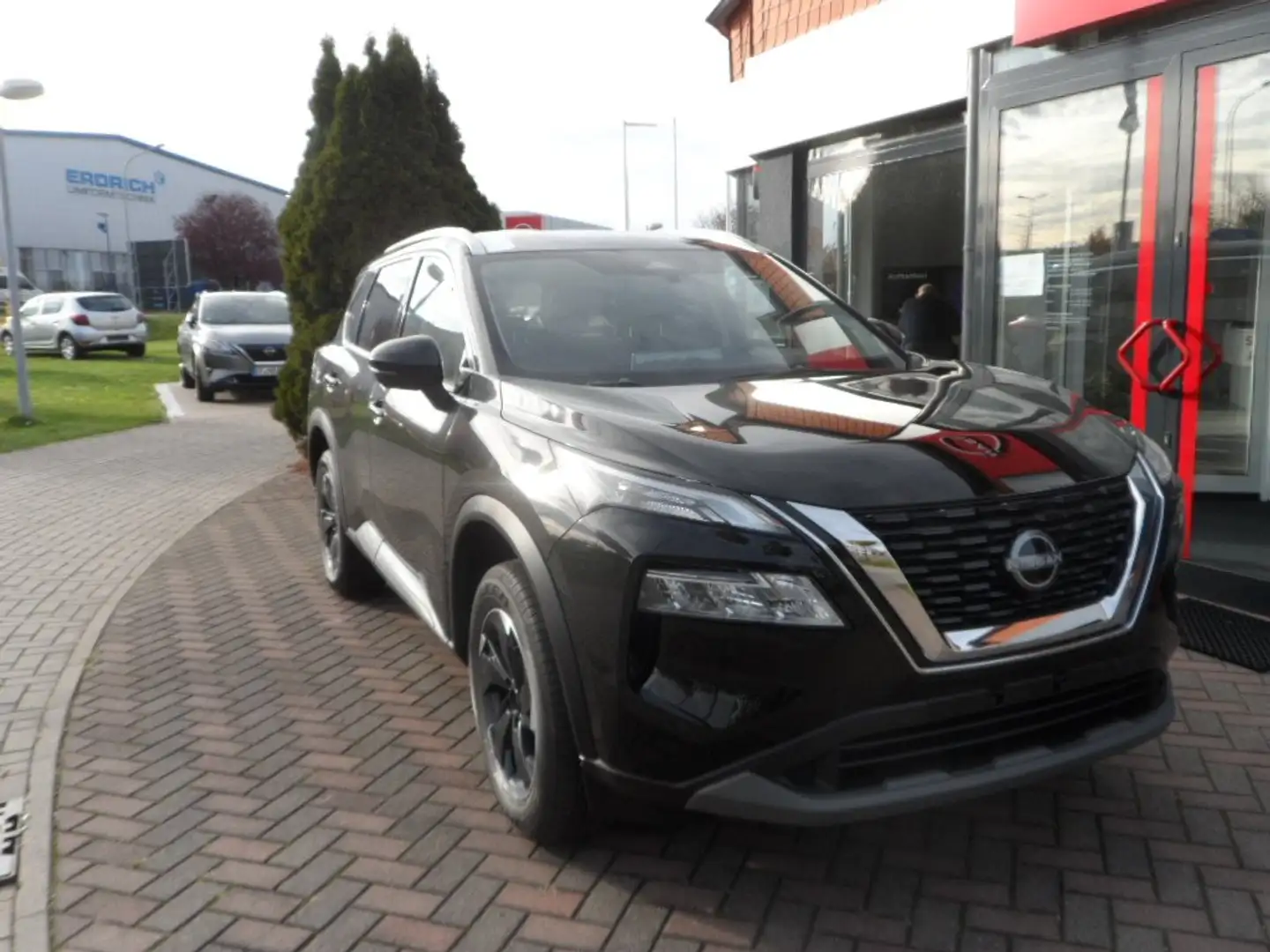 Nissan X-Trail N-Connecta Schwarz - 1