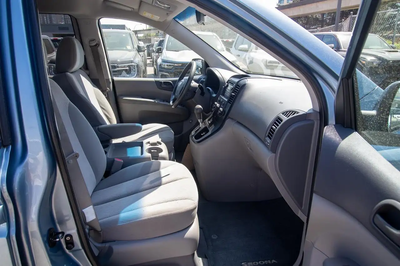 Kia Sedona снимка Kia Sedona