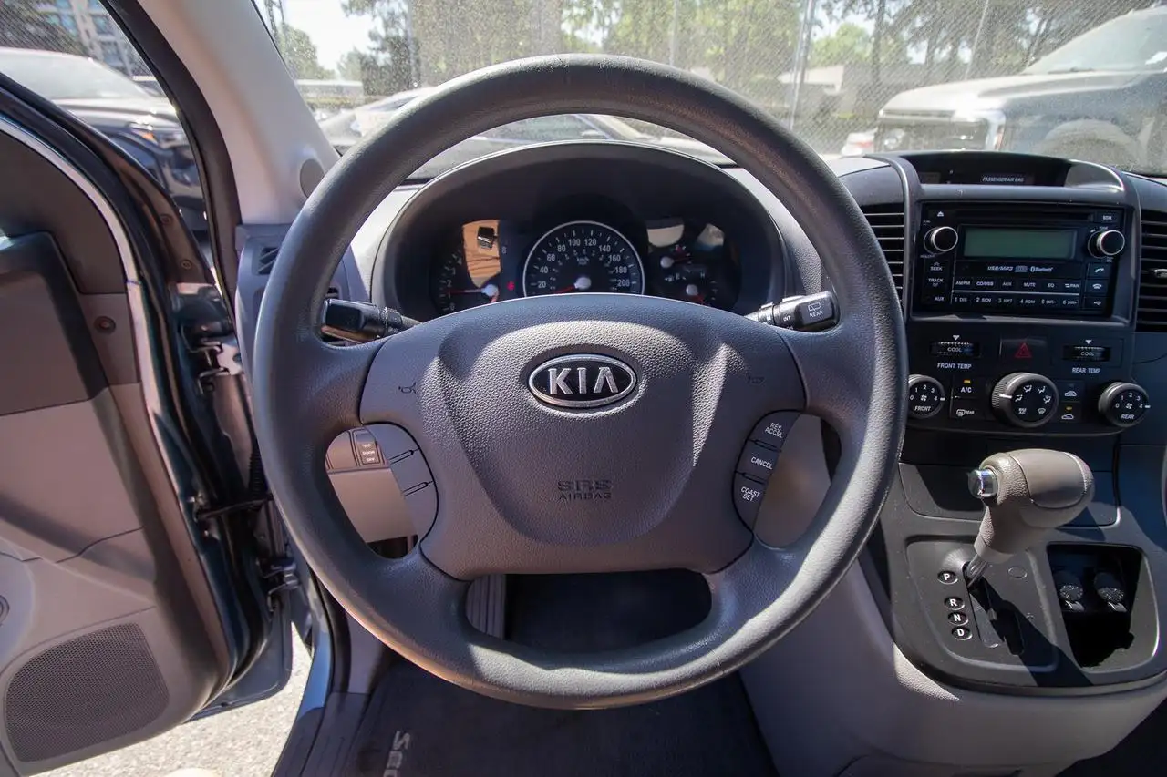 Kia Sedona снимка Kia Sedona
