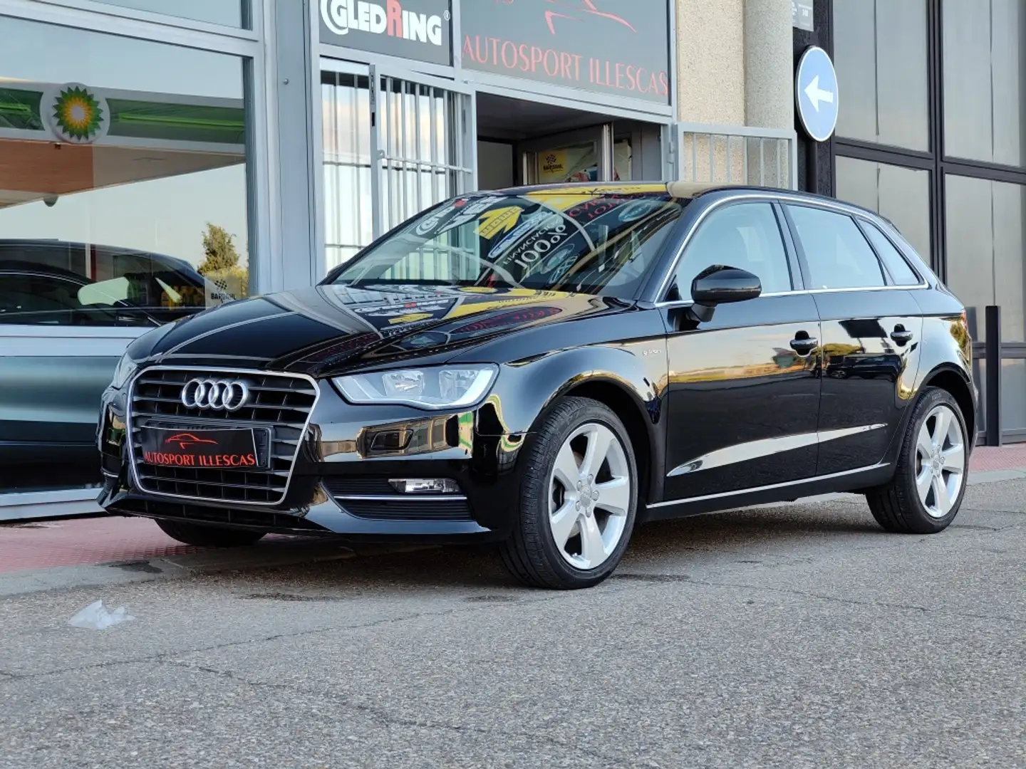 Audi A3 Sportback 1.4 TFSI g-tron Ambiente crna - 1