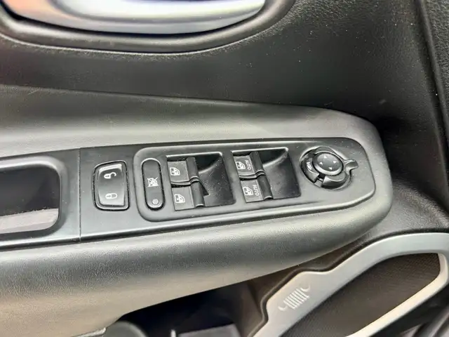 Jeep Renegade view 15