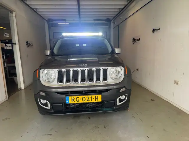 Jeep Renegade view 5