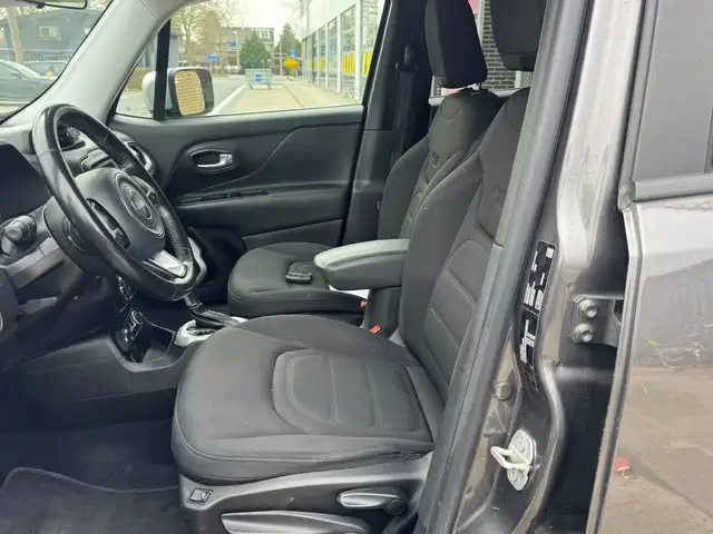 Jeep Renegade view 10