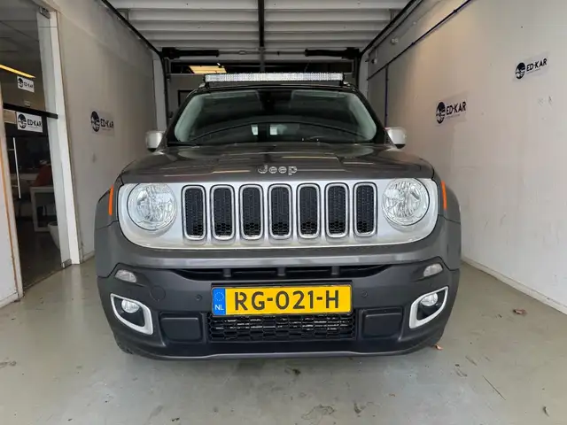 Jeep Renegade view 4