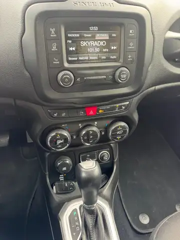 Jeep Renegade view 3