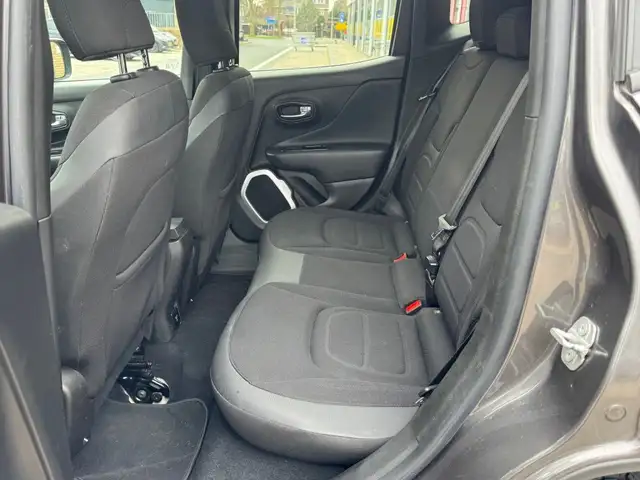 Jeep Renegade view 12
