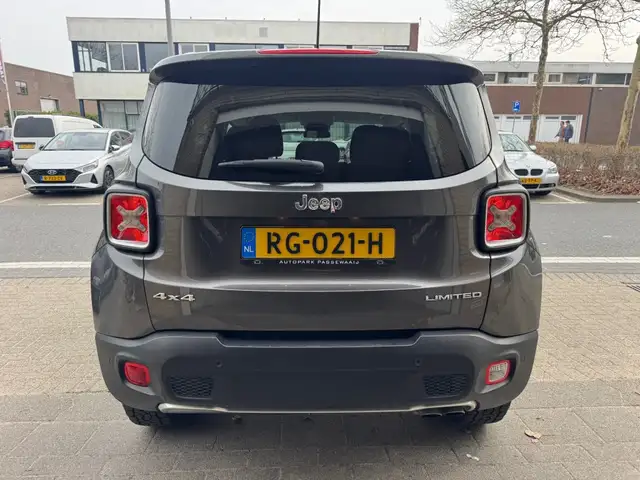 Jeep Renegade view 8