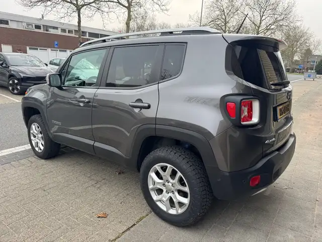 Jeep Renegade view 9