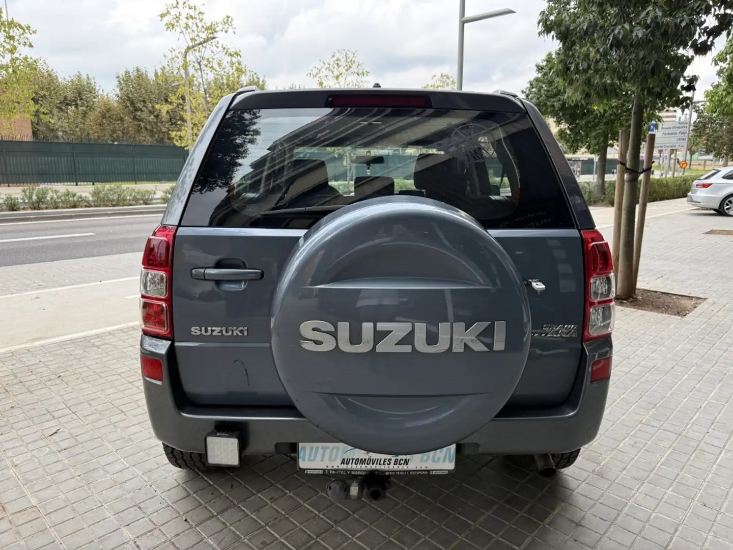 Suzuki Grand Vitara 1.9DDiS JLX-A Grau - 2