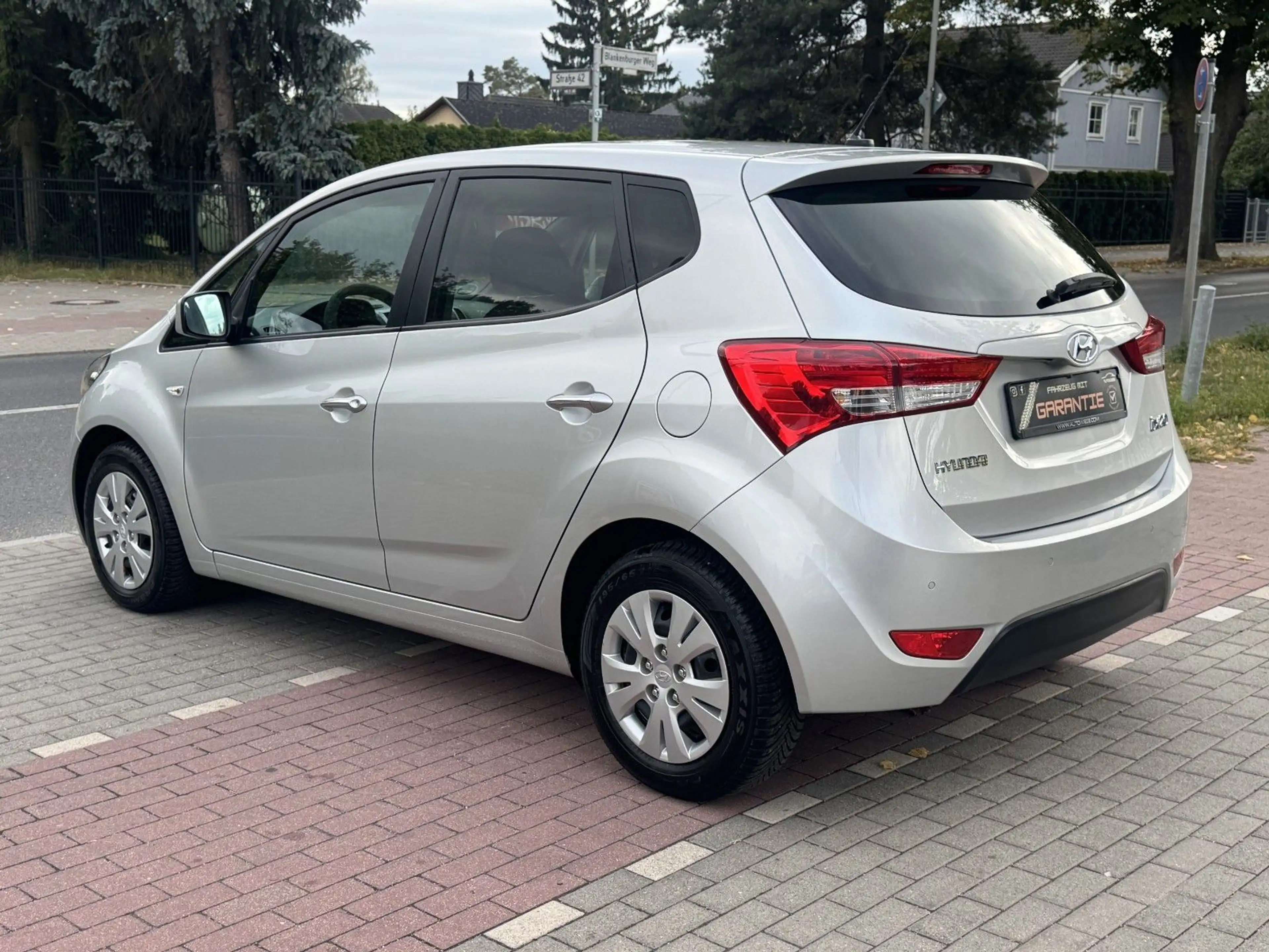 Hyundai iX20 Comfort*Aut*Klima*PDC*Allwetter*TÜV NEU* — photo 7