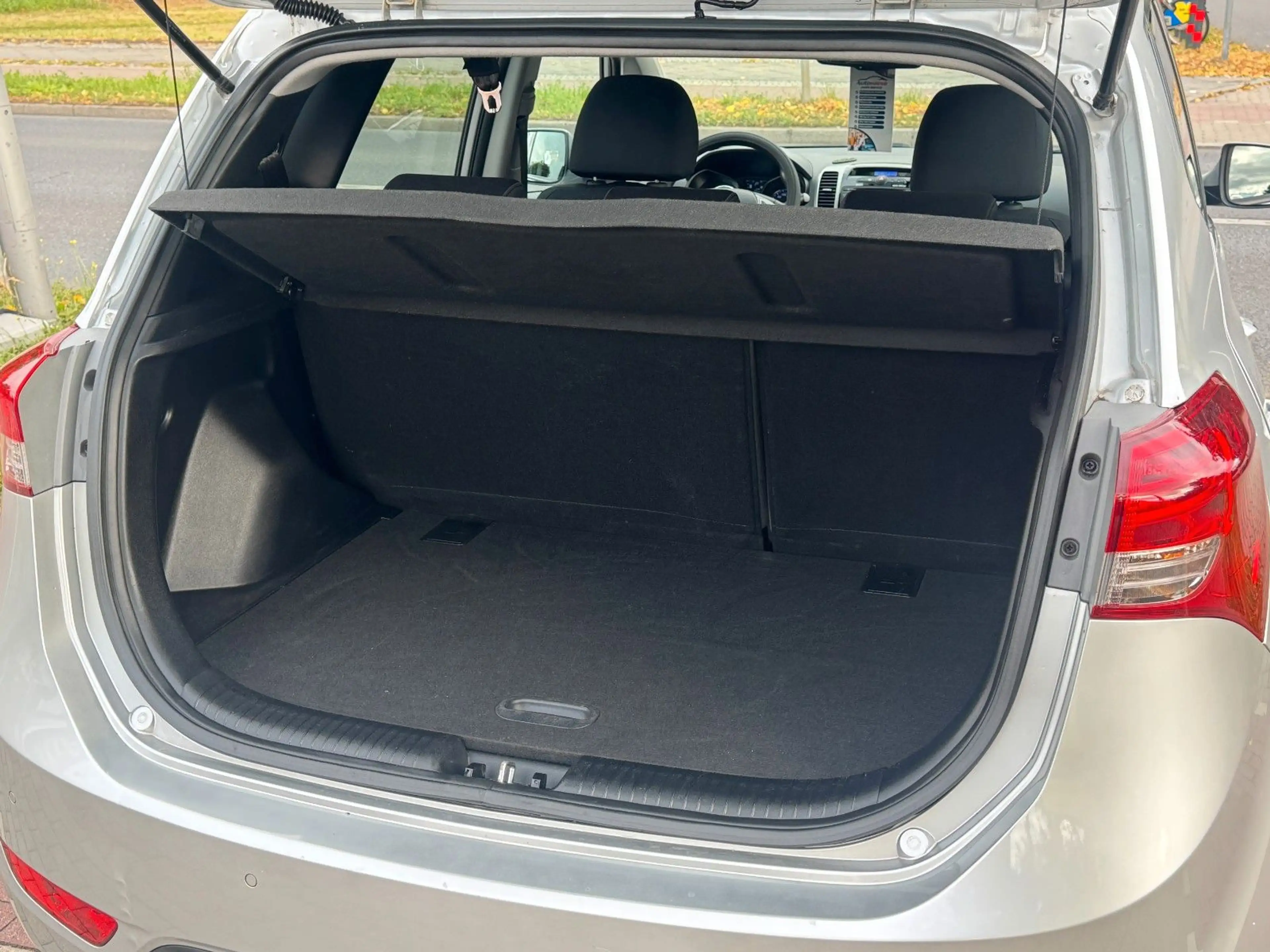 Hyundai iX20 Comfort*Aut*Klima*PDC*Allwetter*TÜV NEU* — photo 6