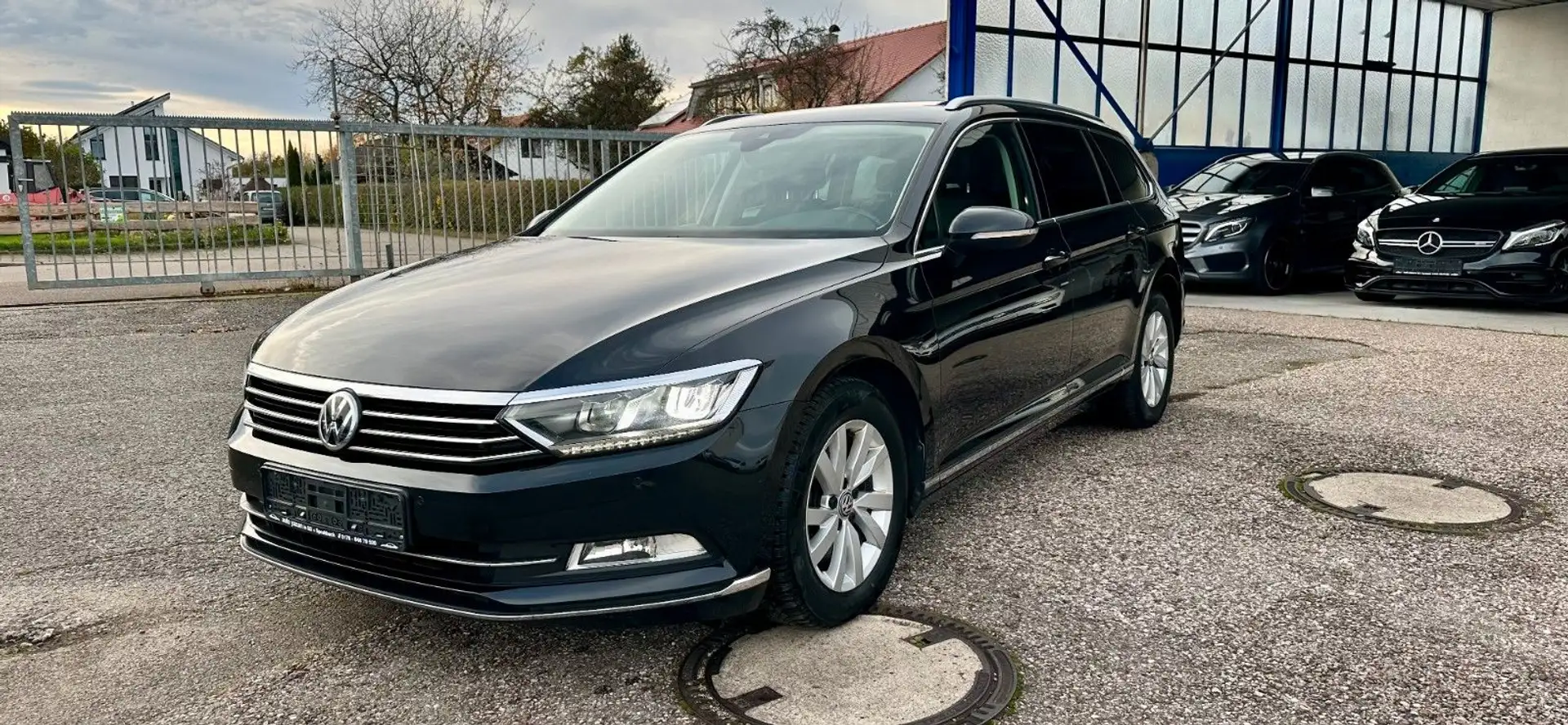 Volkswagen Passat Variant Highline / Massage/Matrix-LED/ACC Schwarz - 1