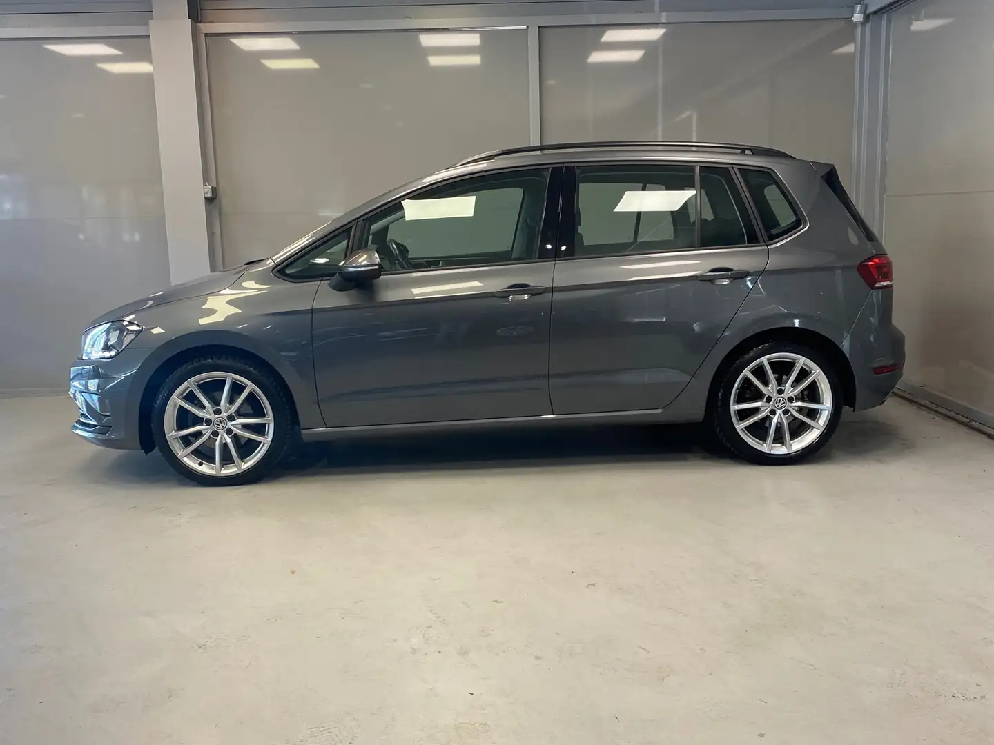 Volkswagen Golf Sportsvan 1.5 TSI ACT Comfortline | CAMERA | NAVI | CLIMA | Gris - 2