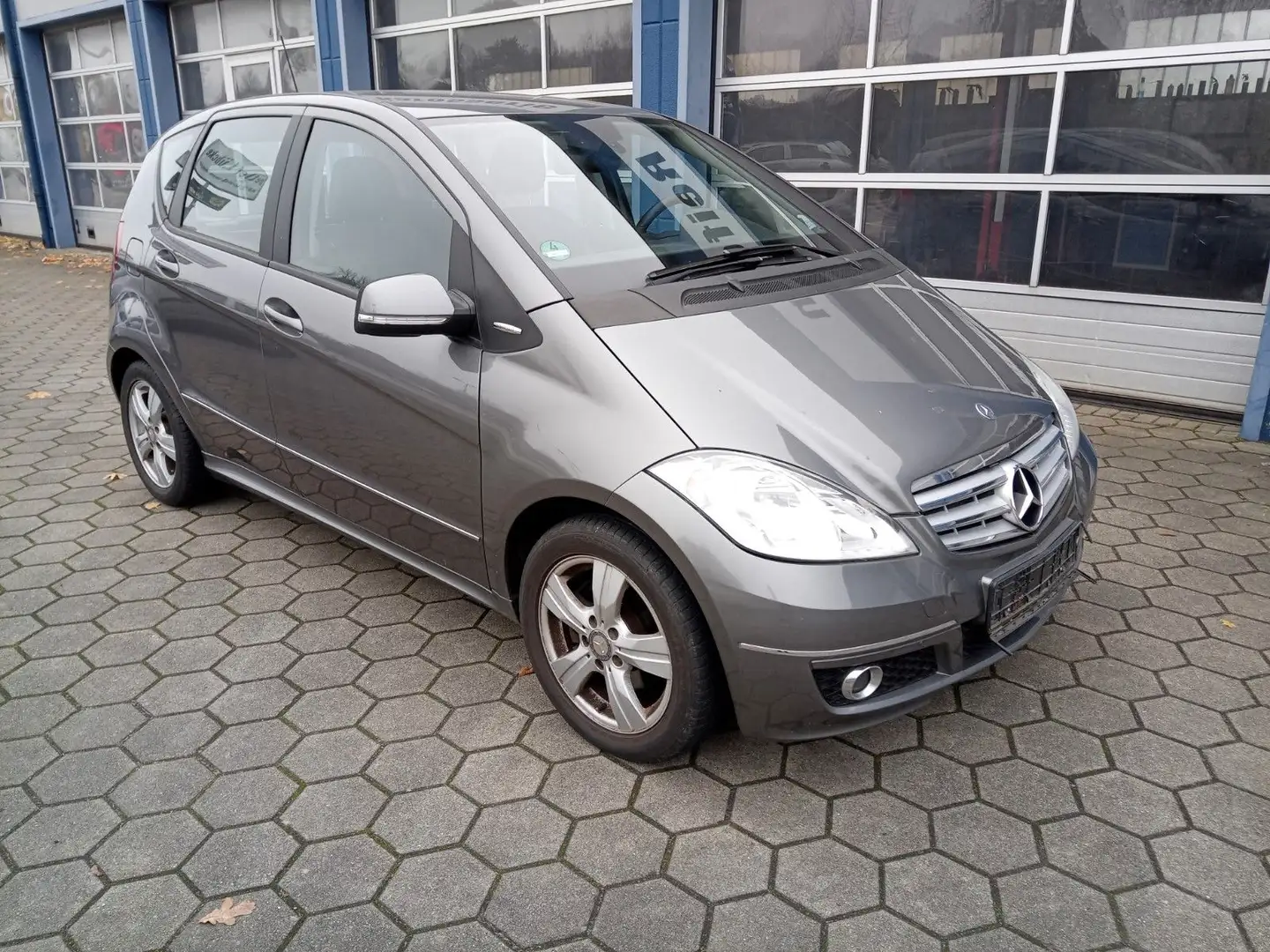 Mercedes-Benz A 170 /HU neu Grau - 1
