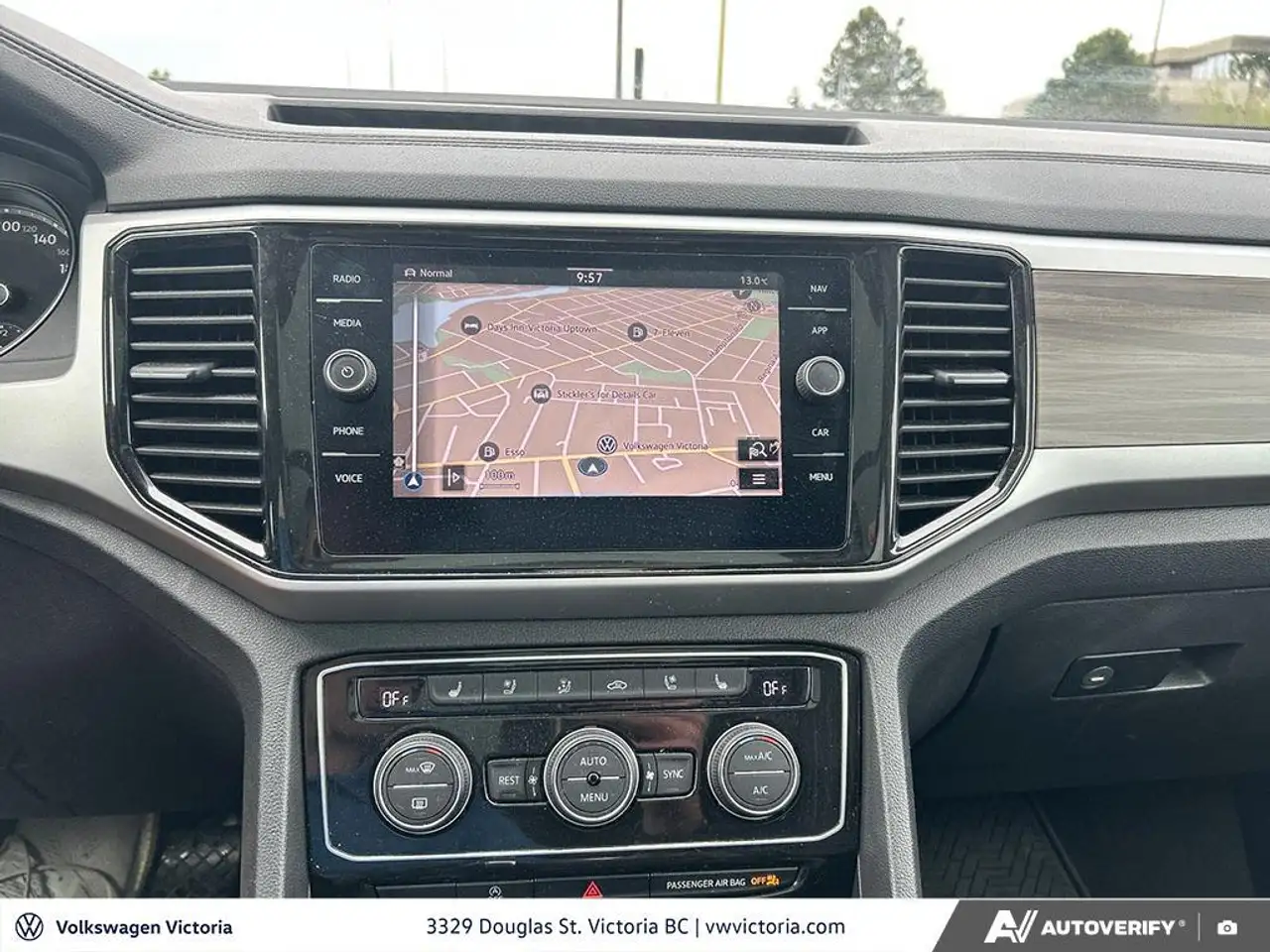 Volkswagen Atlas photo Volkswagen Atlas