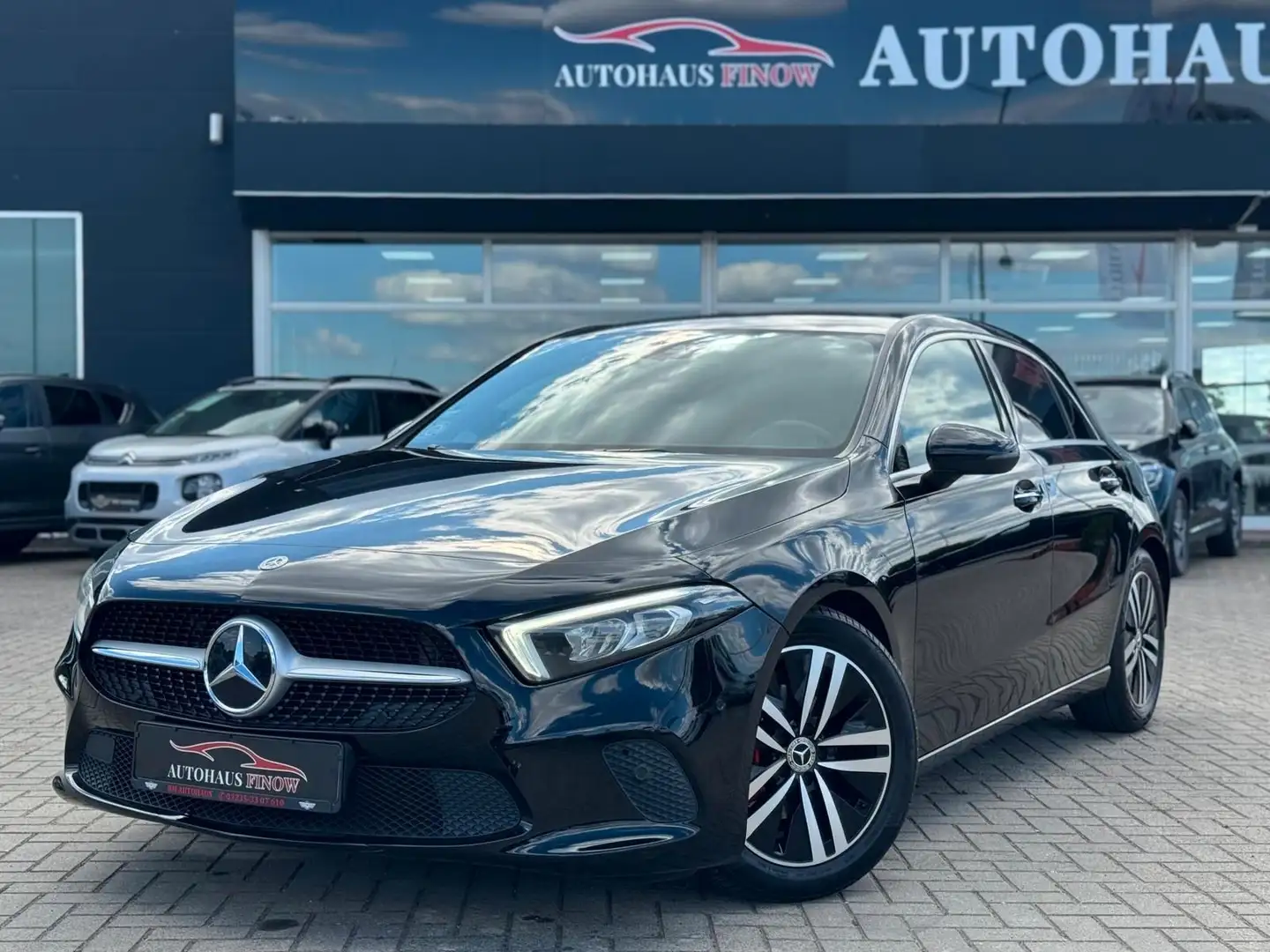 Mercedes-Benz A 180 d 7G-DCT*KEYLESS*AMBIENTE*KAMERA*LED*NAVI Zwart - 1