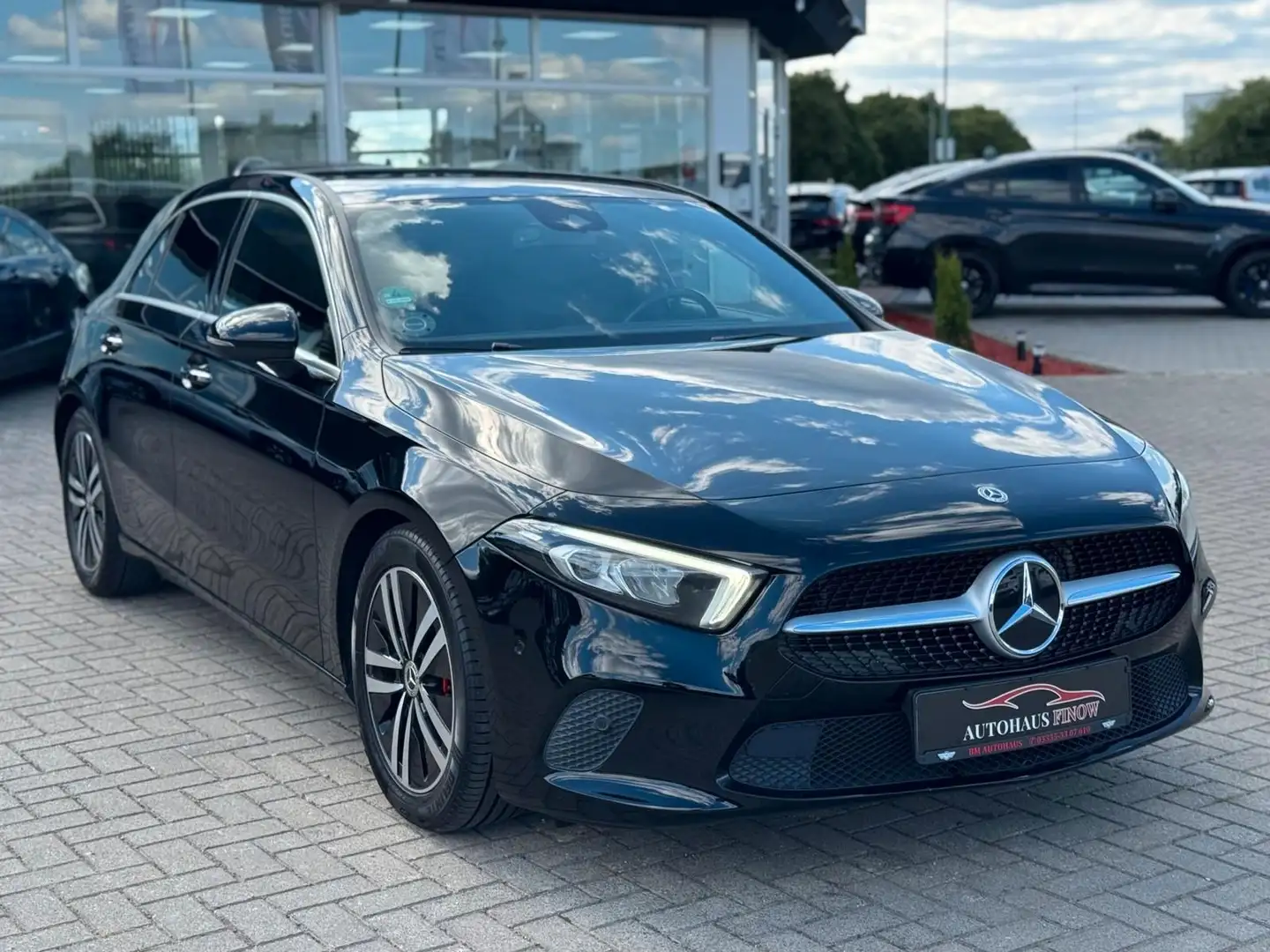 Mercedes-Benz A 180 d 7G-DCT*KEYLESS*AMBIENTE*KAMERA*LED*NAVI Zwart - 2