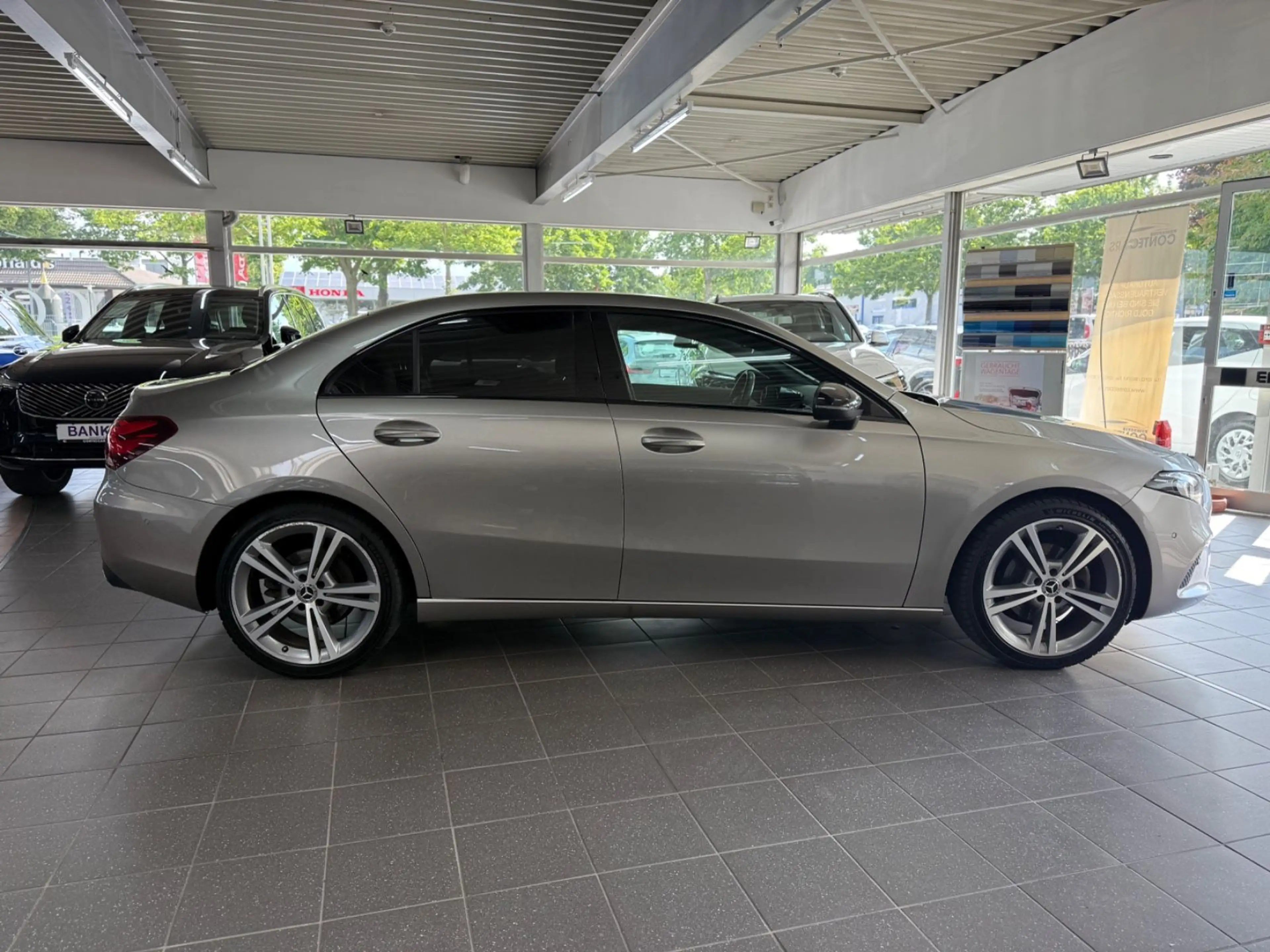 Mercedes-Benz A 200 Limousine Progressive Pano+LED+PARK+19Zoll