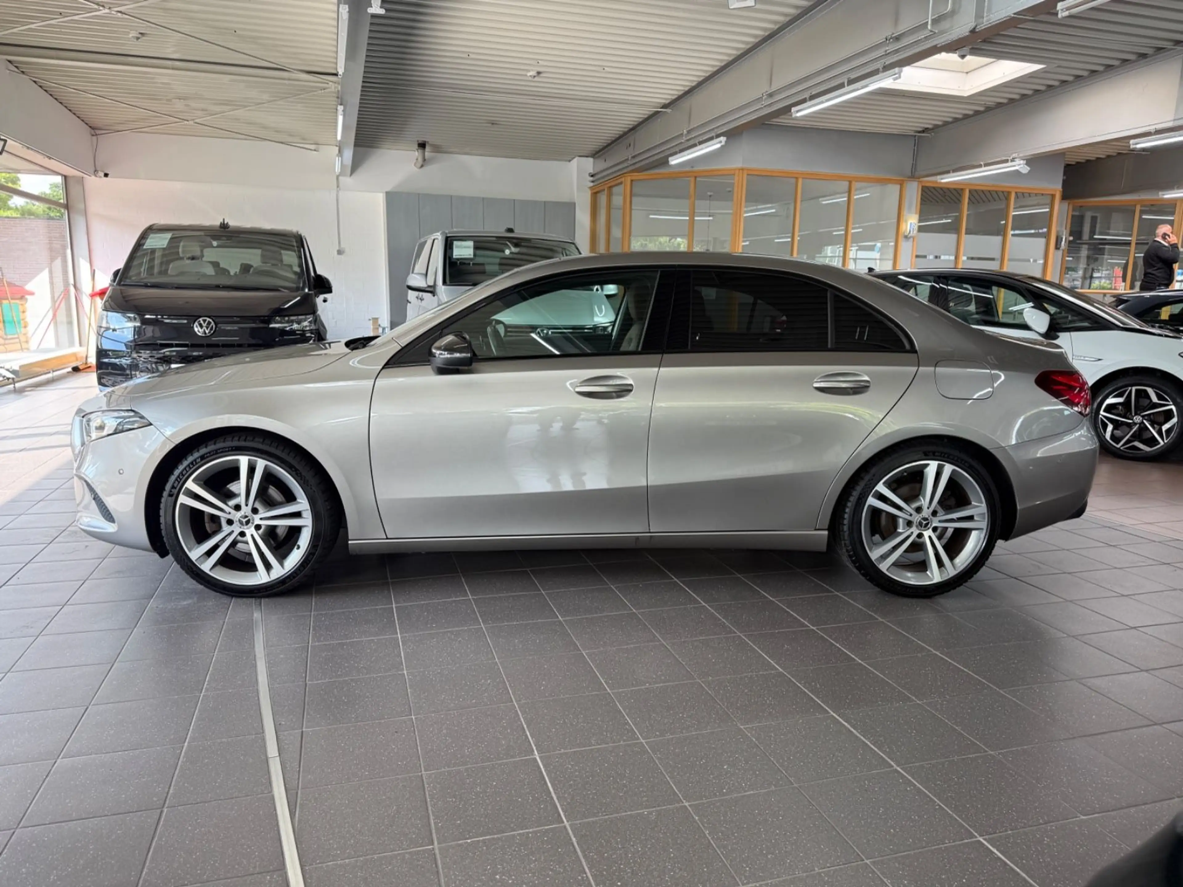 Mercedes-Benz A 200 Limousine Progressive Pano+LED+PARK+19Zoll — photo 4