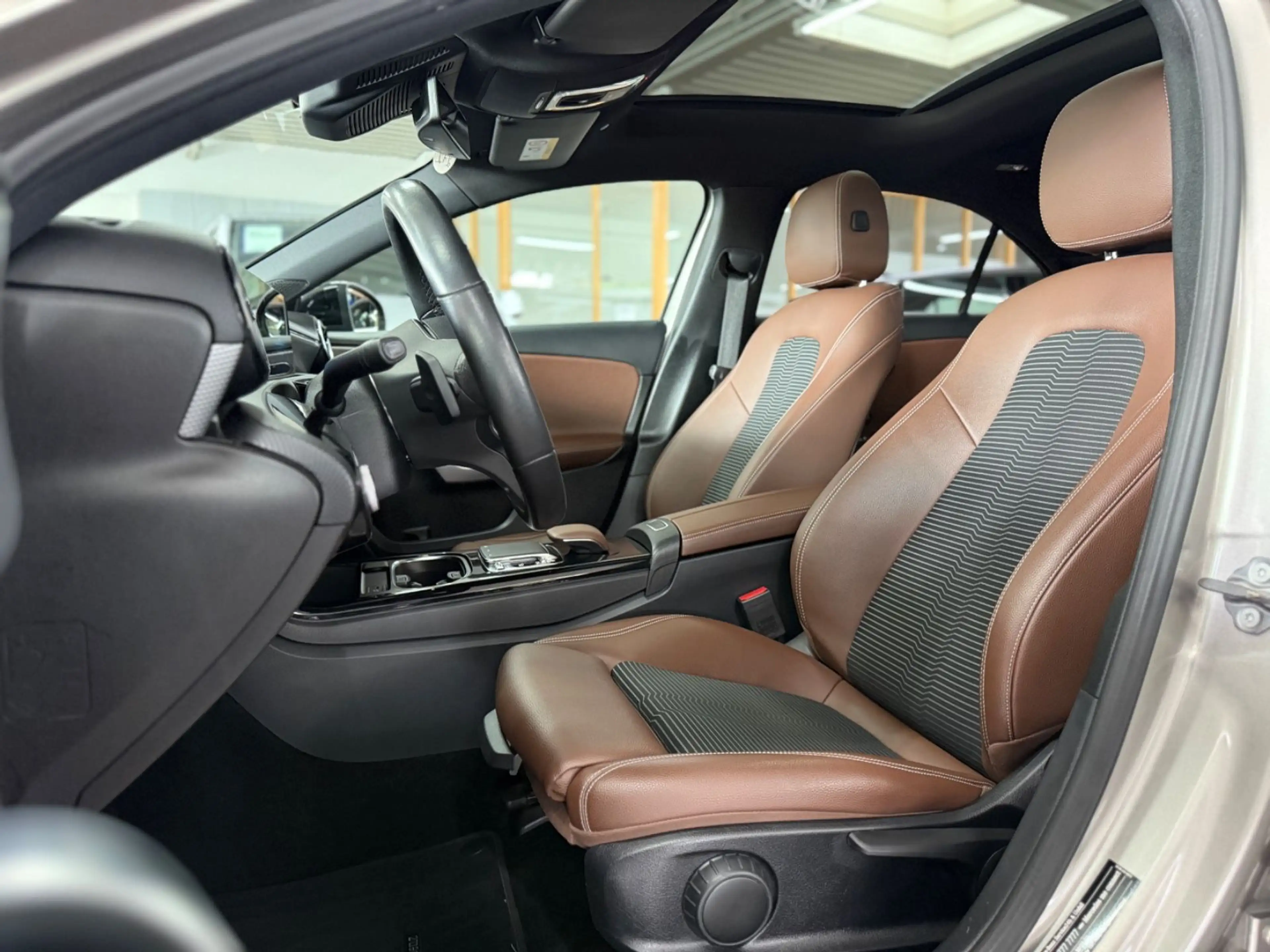 Mercedes-Benz A 200 Limousine Progressive Pano+LED+PARK+19Zoll — photo 15