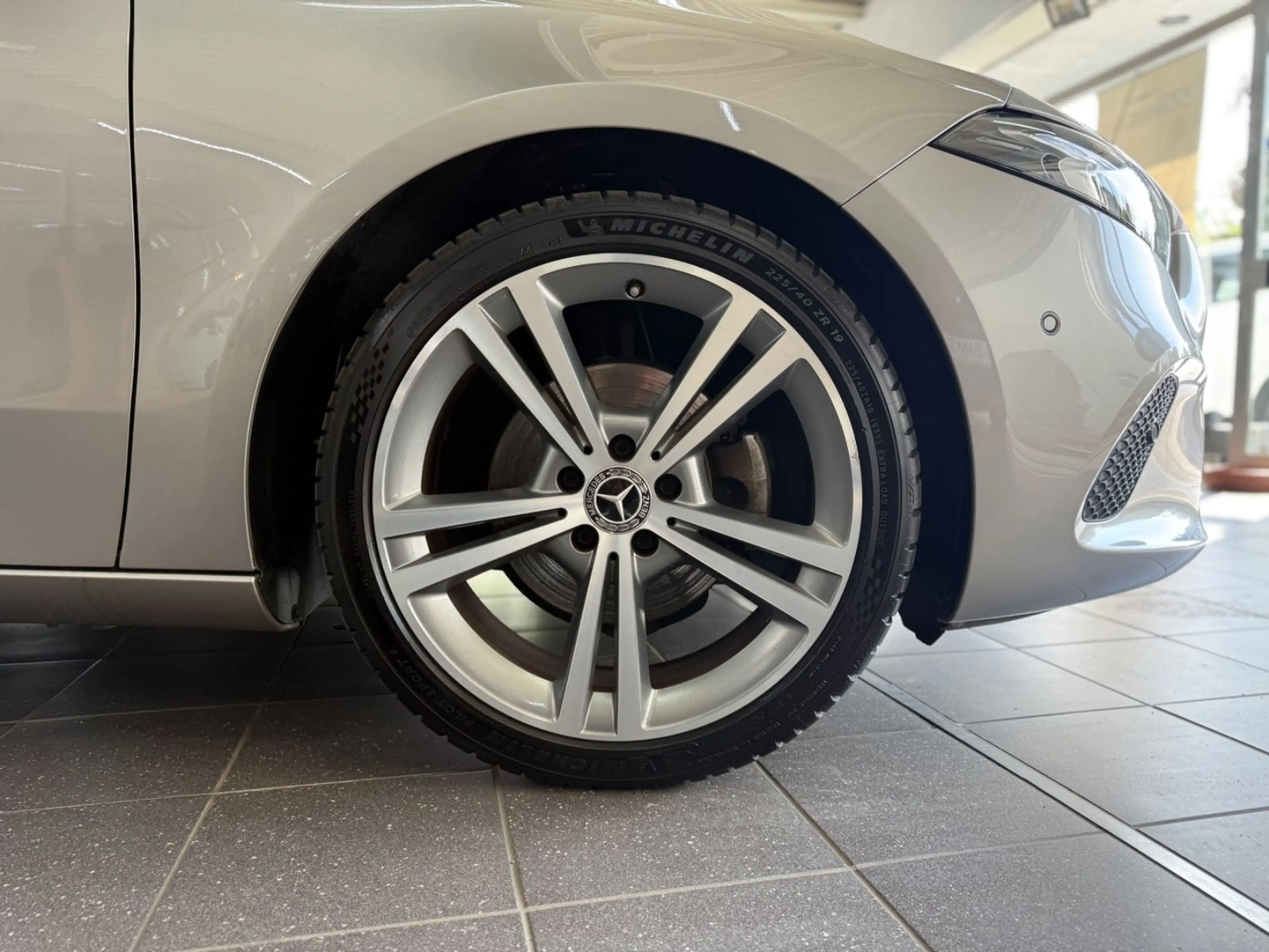 Mercedes-Benz A 200 Limousine Progressive Pano+LED+PARK+19Zoll — photo 10