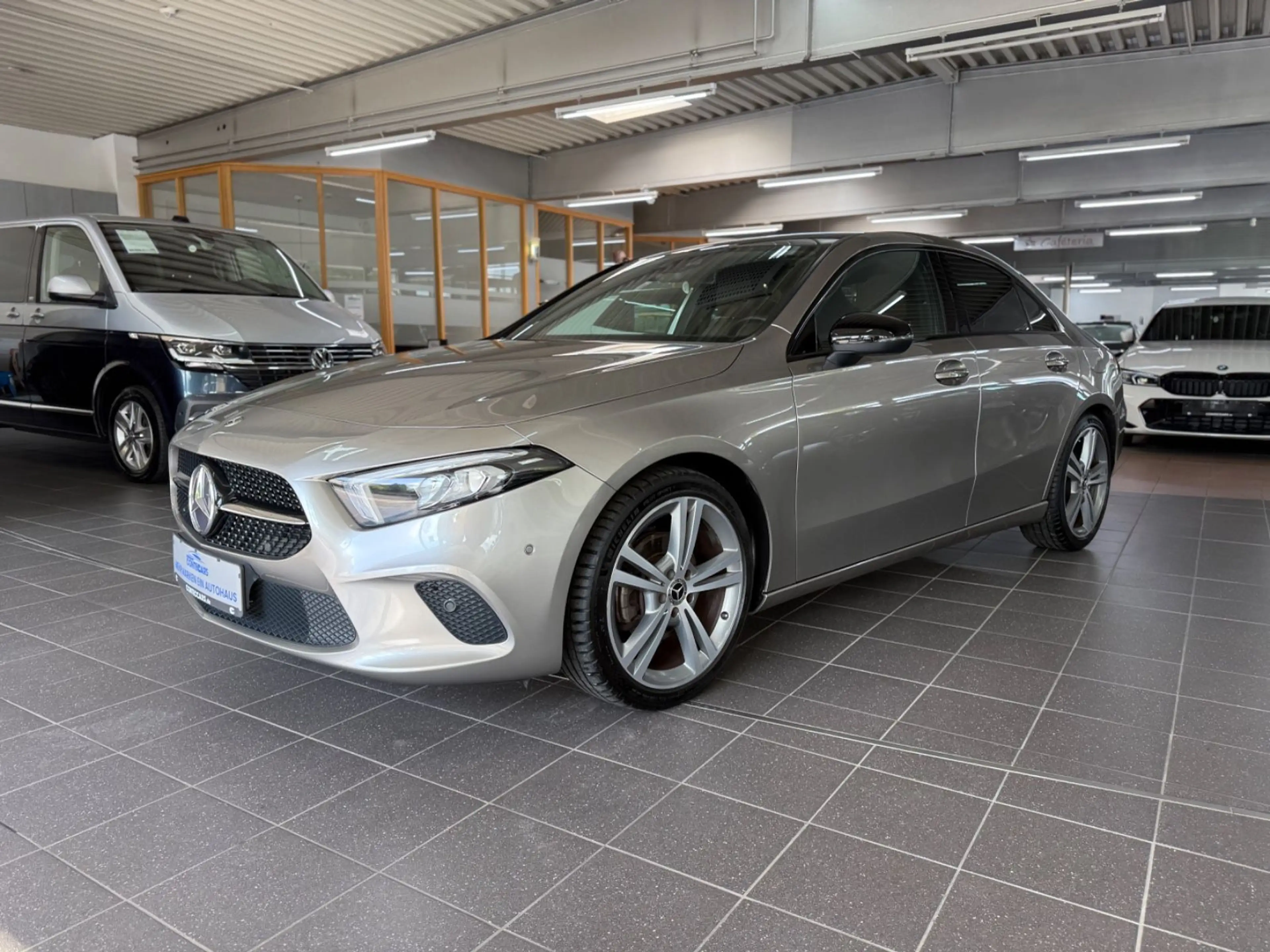 Mercedes-Benz A 200 Limousine Progressive Pano+LED+PARK+19Zoll — photo 3