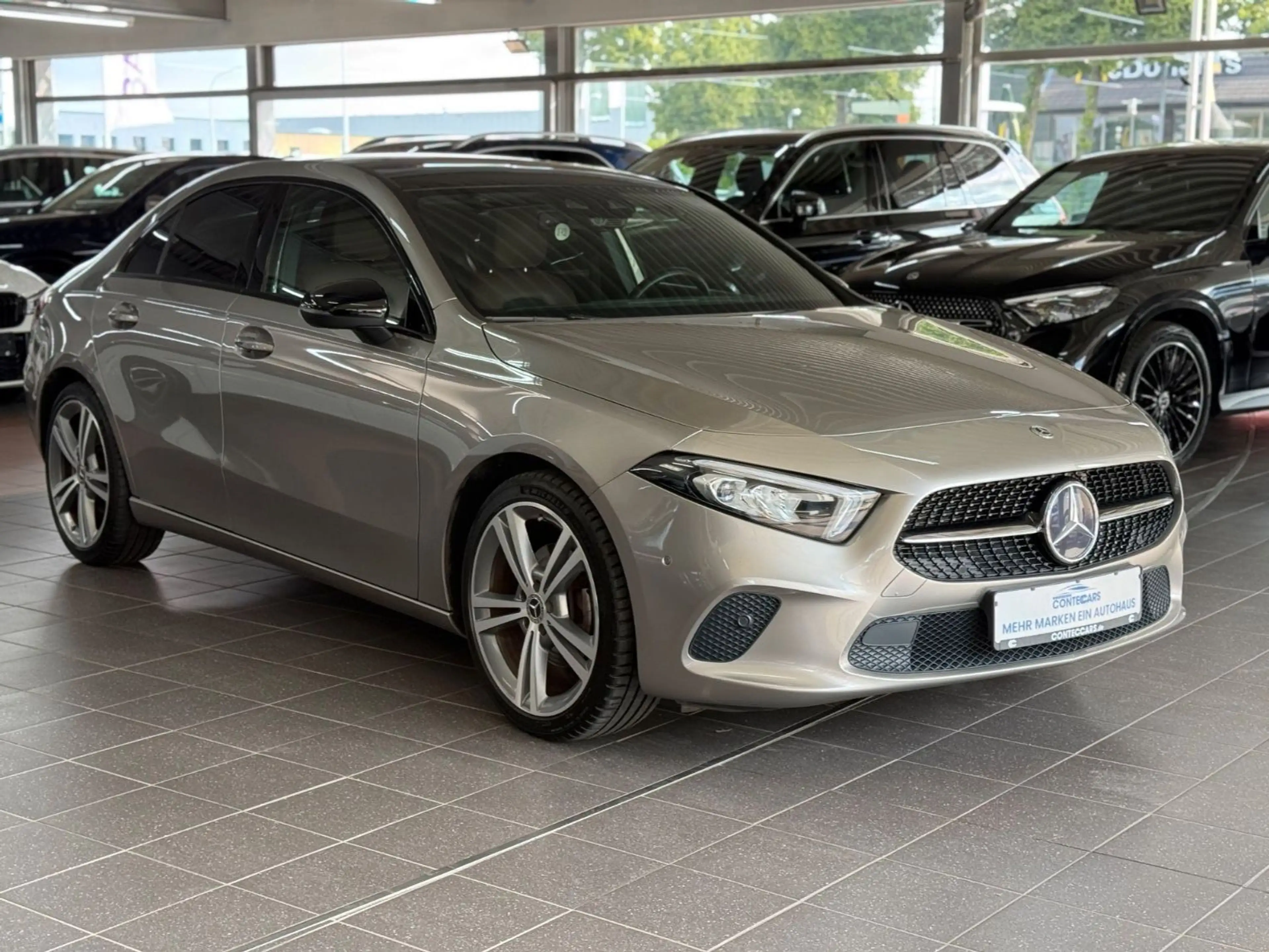 Mercedes-Benz A 200 Limousine Progressive Pano+LED+PARK+19Zoll — photo 2