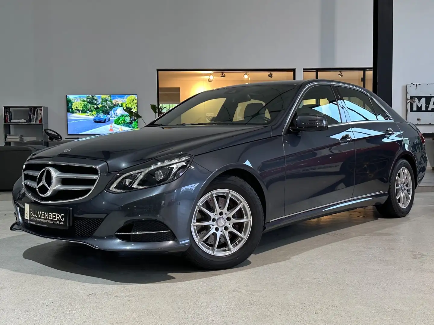Mercedes-Benz E 200 CGI BlueEfficiency *Sportpaket,LED,Navi* Grau - 1
