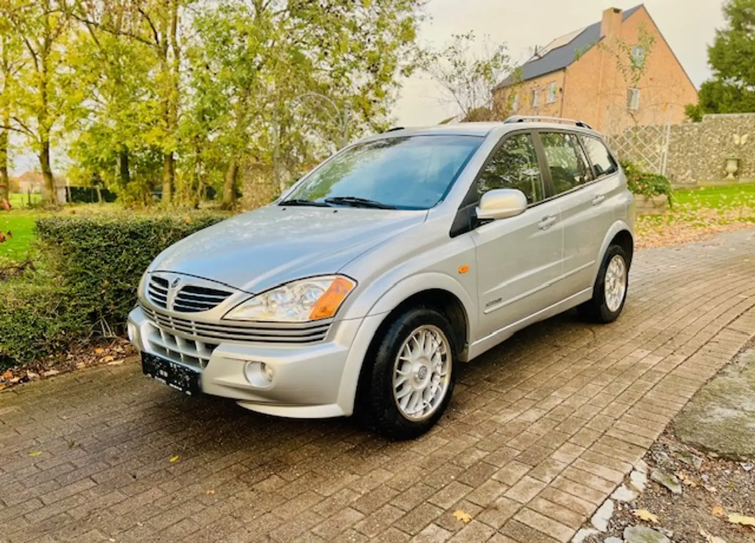 SsangYong Kyron Kyron 2.0 Turbo M 200 Xdi 4WD Silber - 1