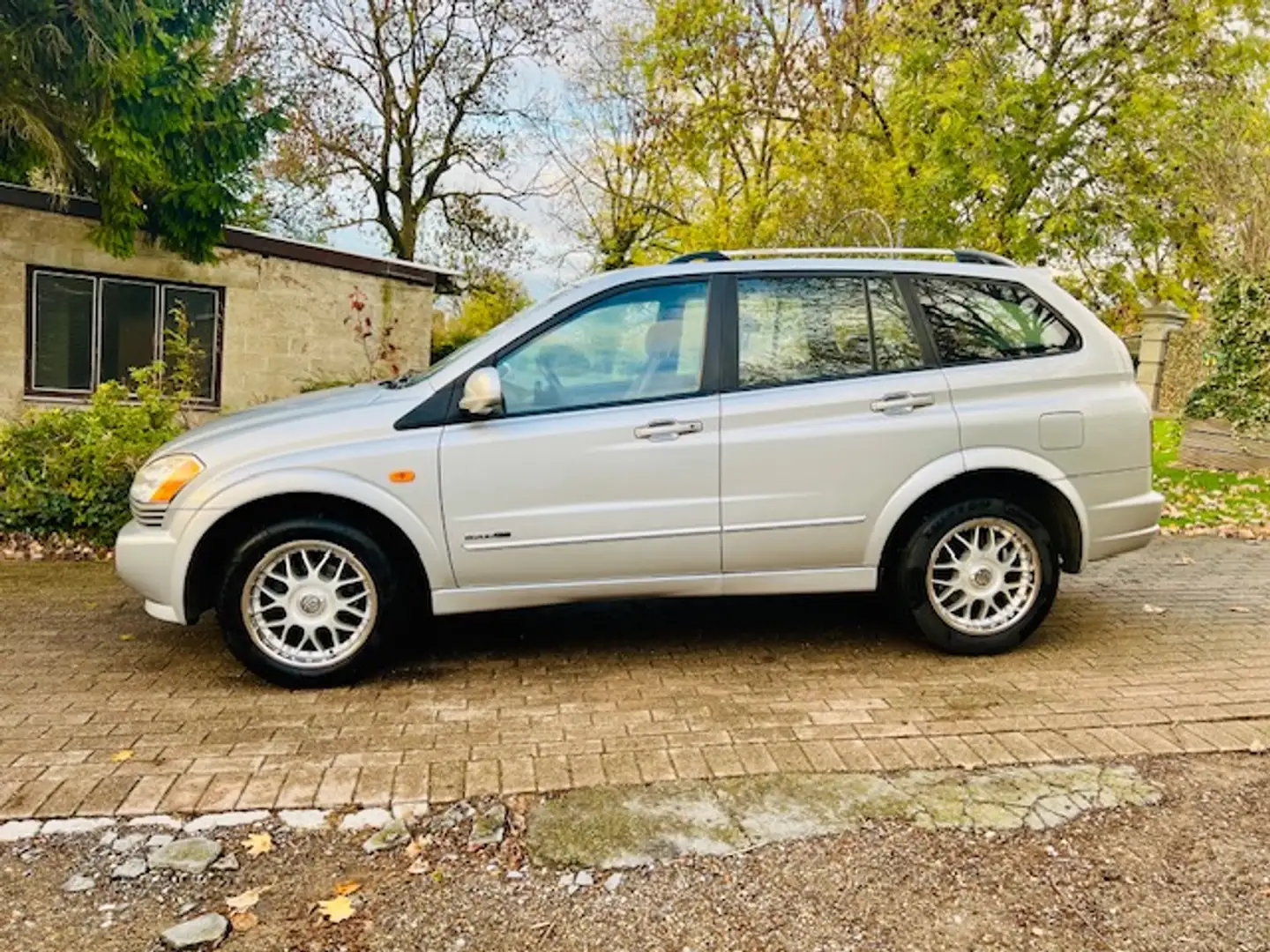 SsangYong Kyron Kyron 2.0 Turbo M 200 Xdi 4WD Silber - 2