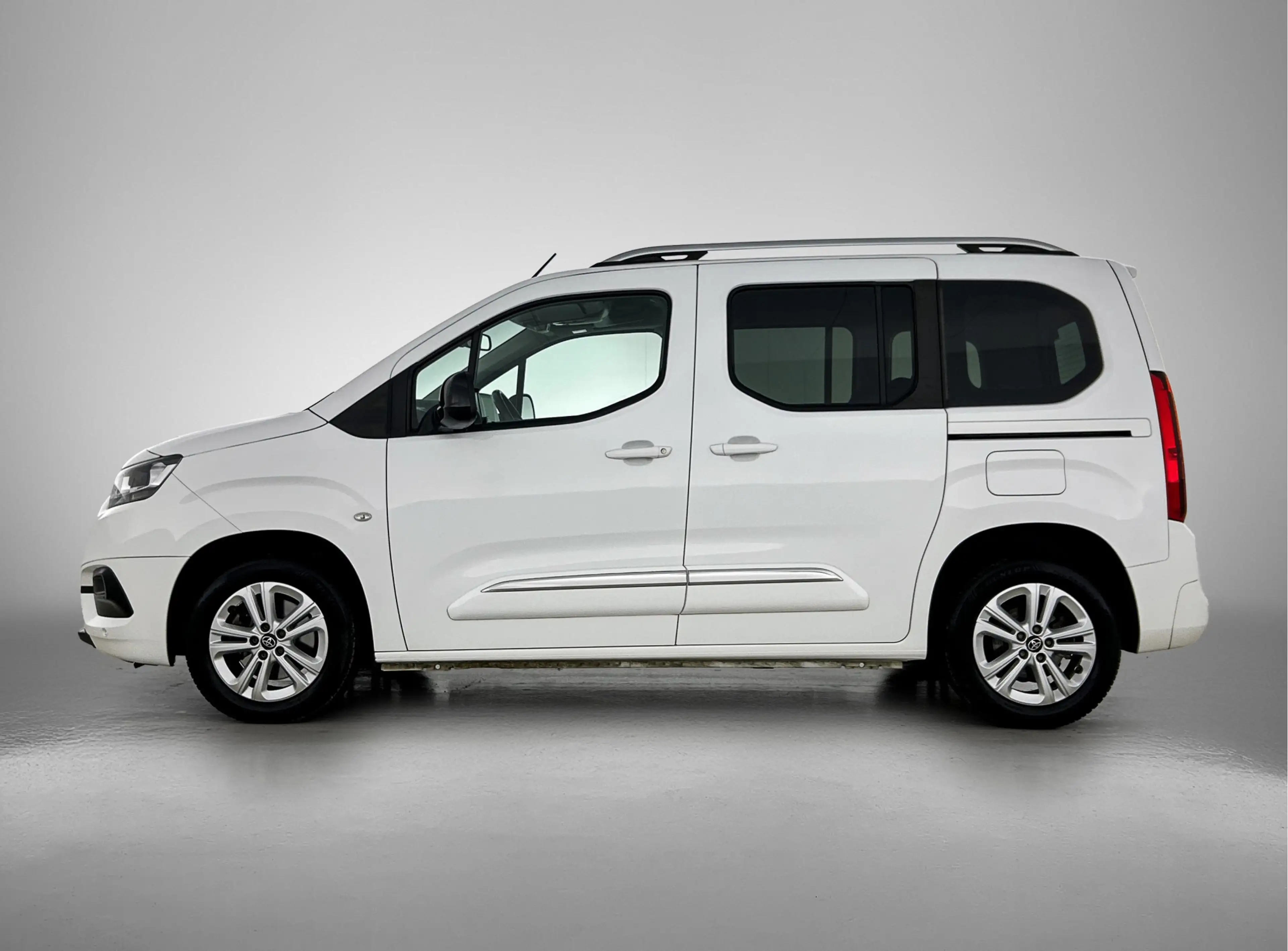 Toyota Proace City Verso 1.2 Dynamic Automaat | afneembare trekhaak | — photo 2