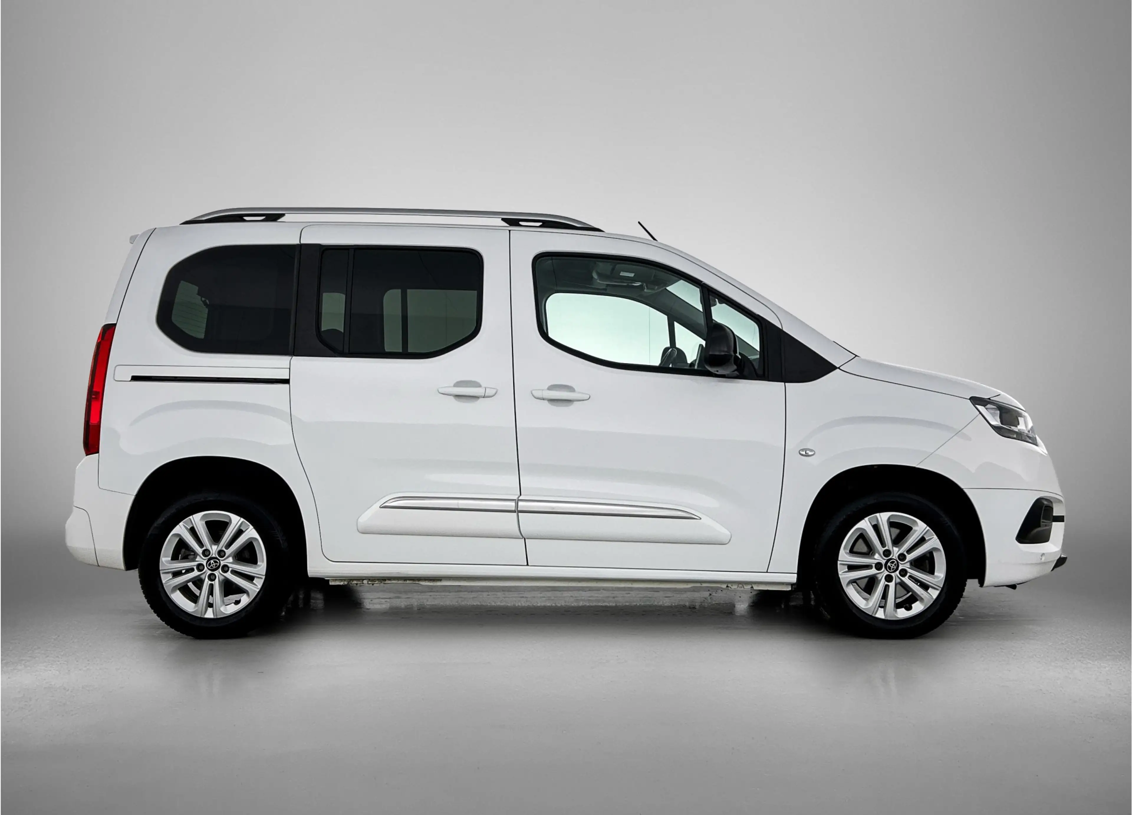 Toyota Proace City Verso 1.2 Dynamic Automaat | afneembare trekhaak | — photo 11