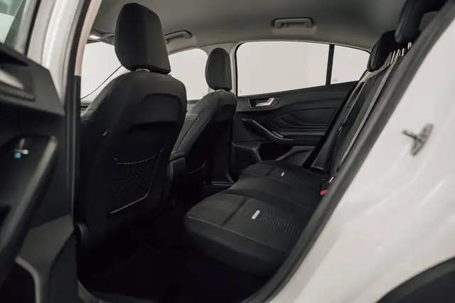 Ford Focus view 9