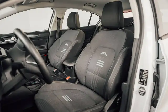 Ford Focus view 11