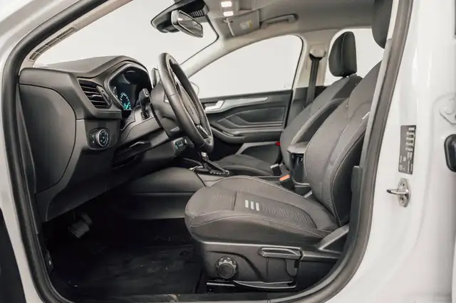 Ford Focus view 13