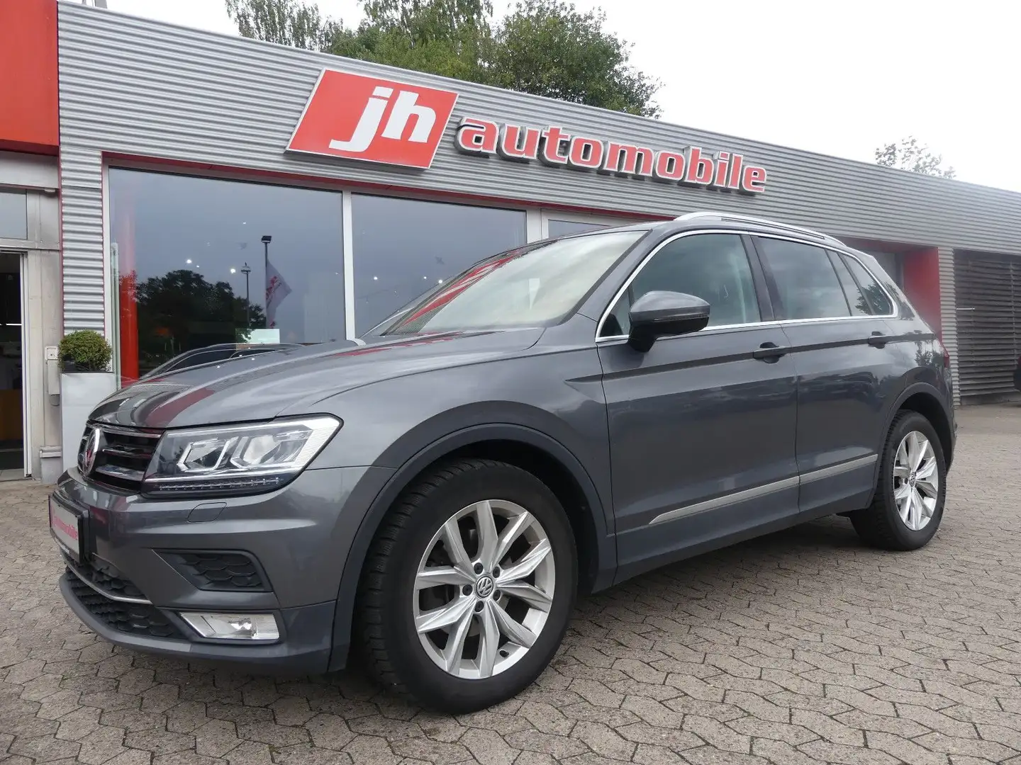 Volkswagen Tiguan Highline Velours*ACC*Navi*SHZ*LED Gris - 1