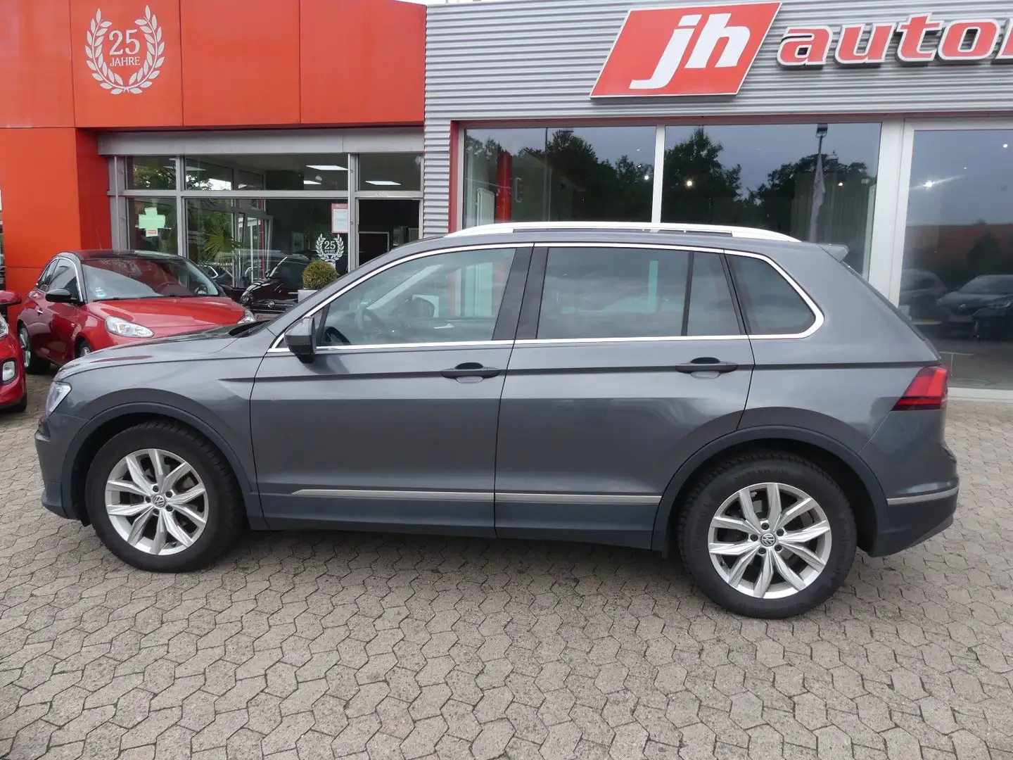Volkswagen Tiguan Highline Velours*ACC*Navi*SHZ*LED Gris - 2