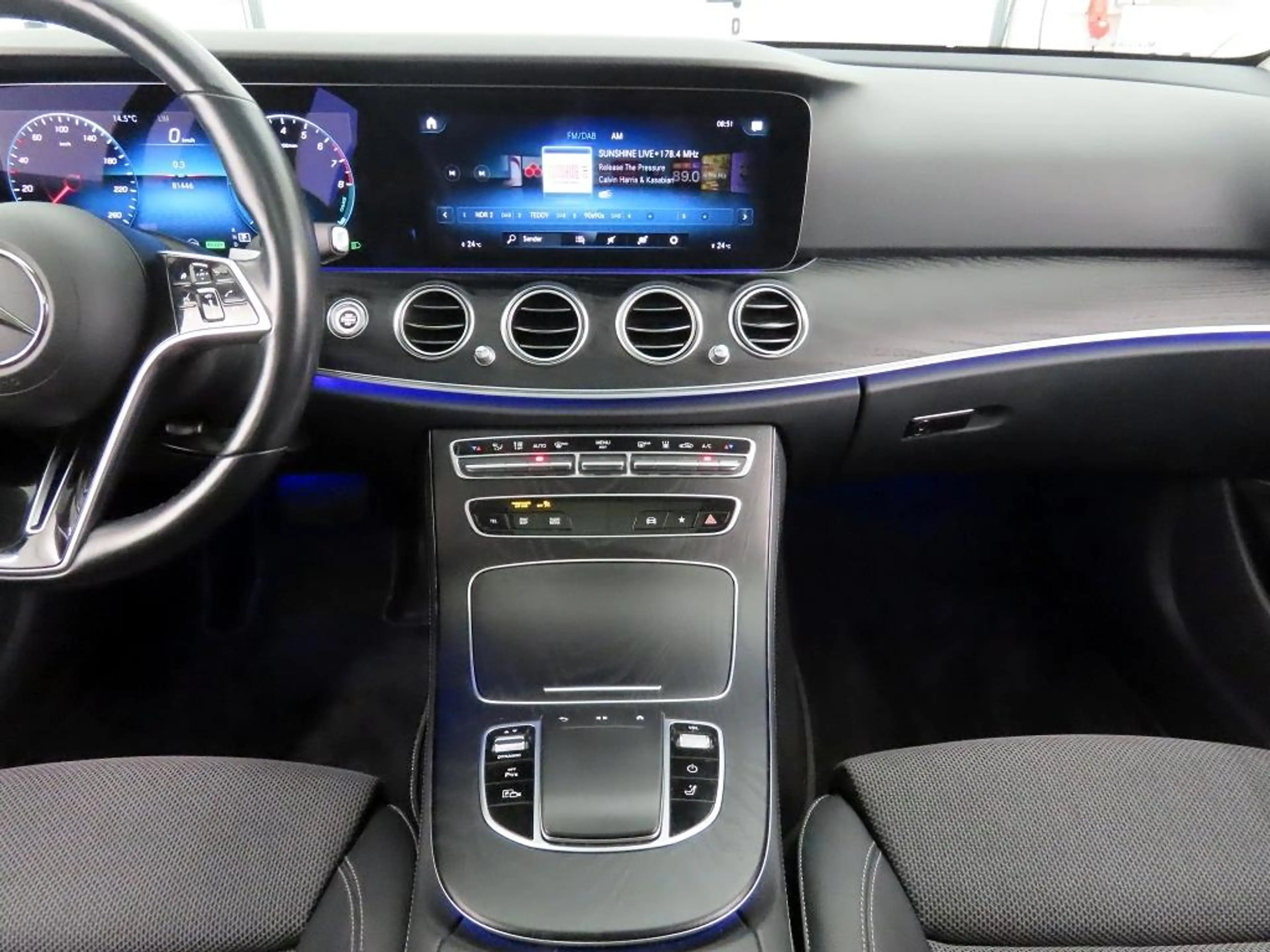 Mercedes-Benz E 300 e T-Modell PHEV Avantgarde LED+ParkPak — photo 19