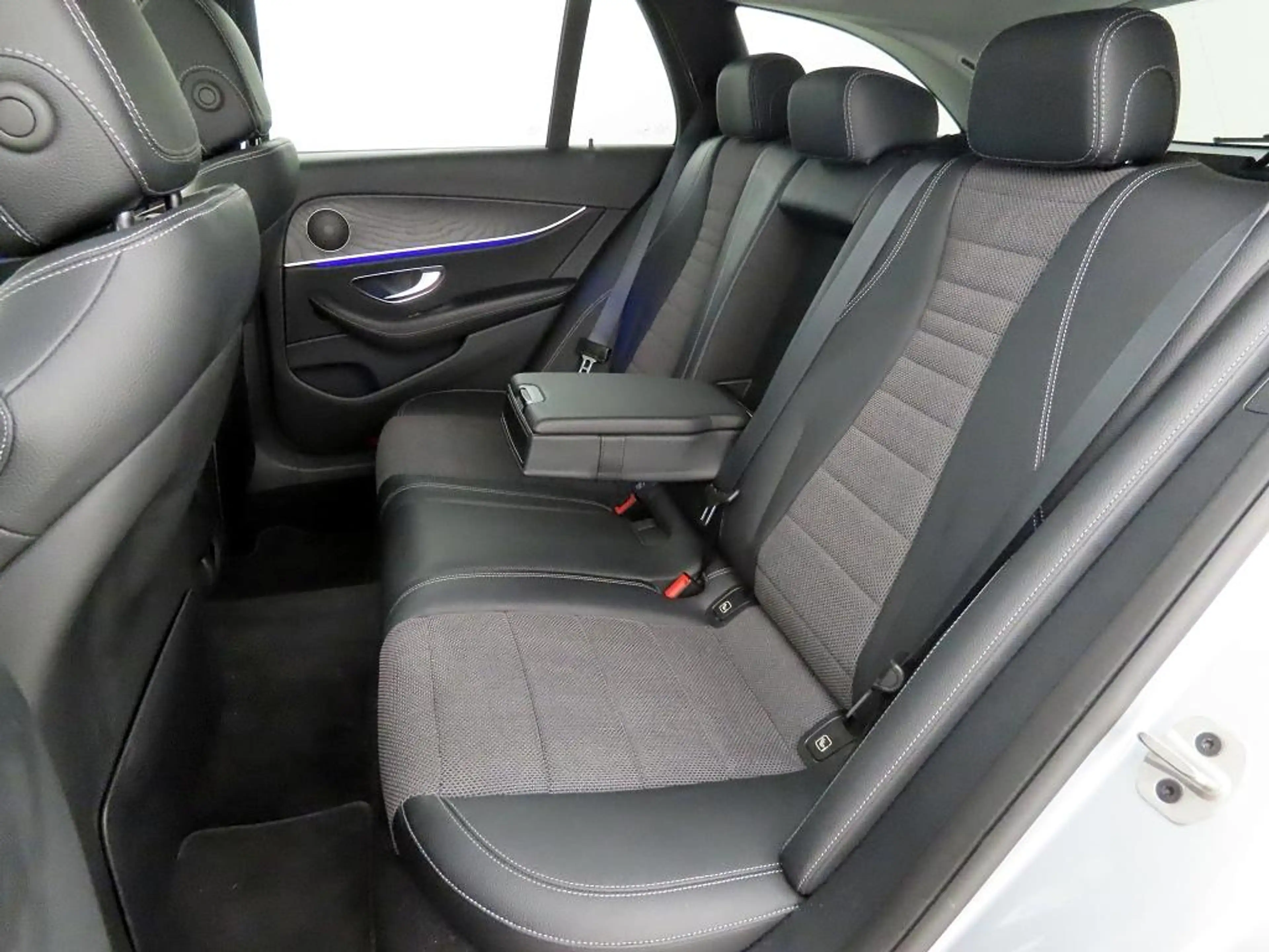 Mercedes-Benz E 300 e T-Modell PHEV Avantgarde LED+ParkPak — photo 15