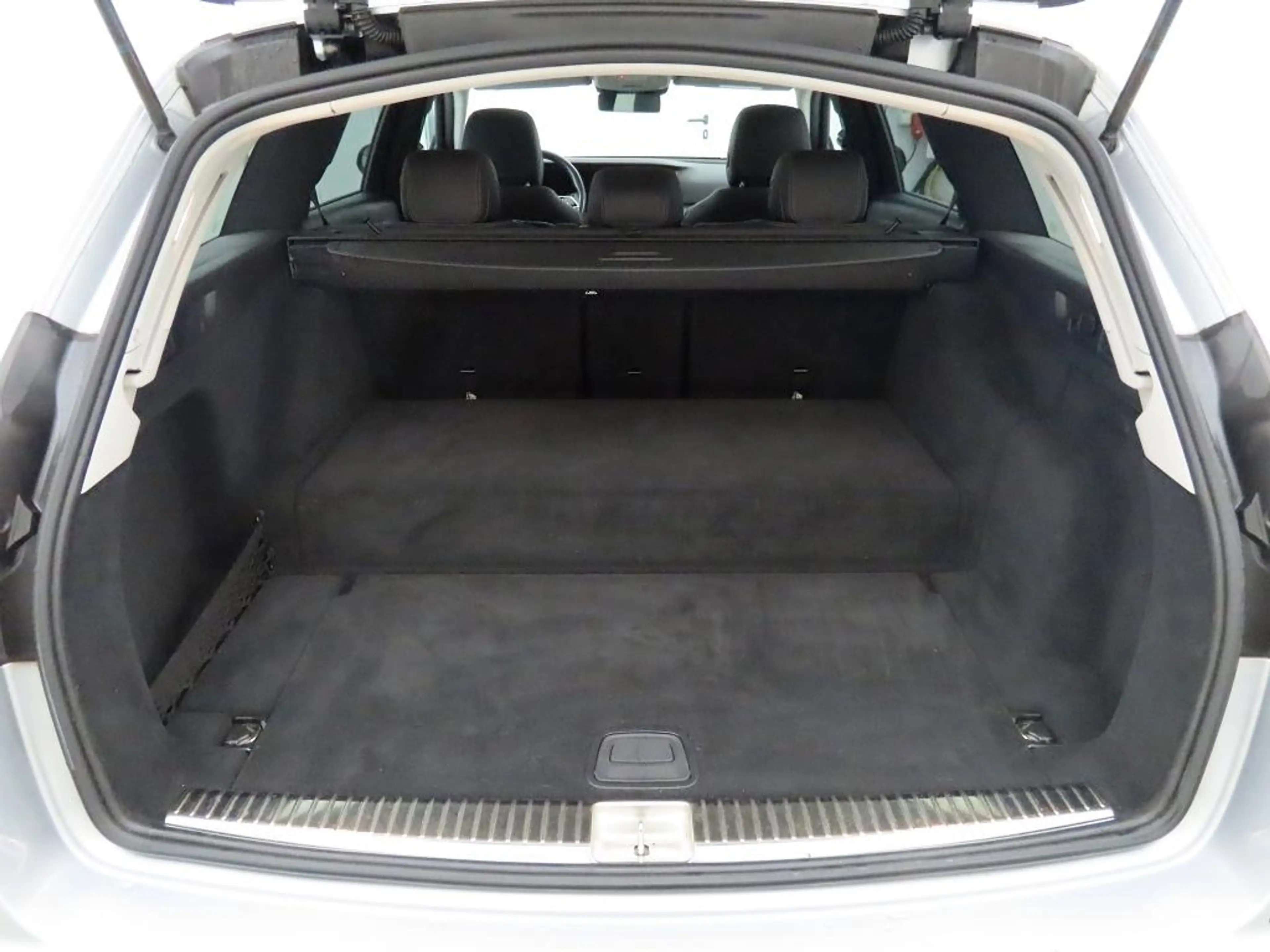 Mercedes-Benz E 300 e T-Modell PHEV Avantgarde LED+ParkPak — photo 8