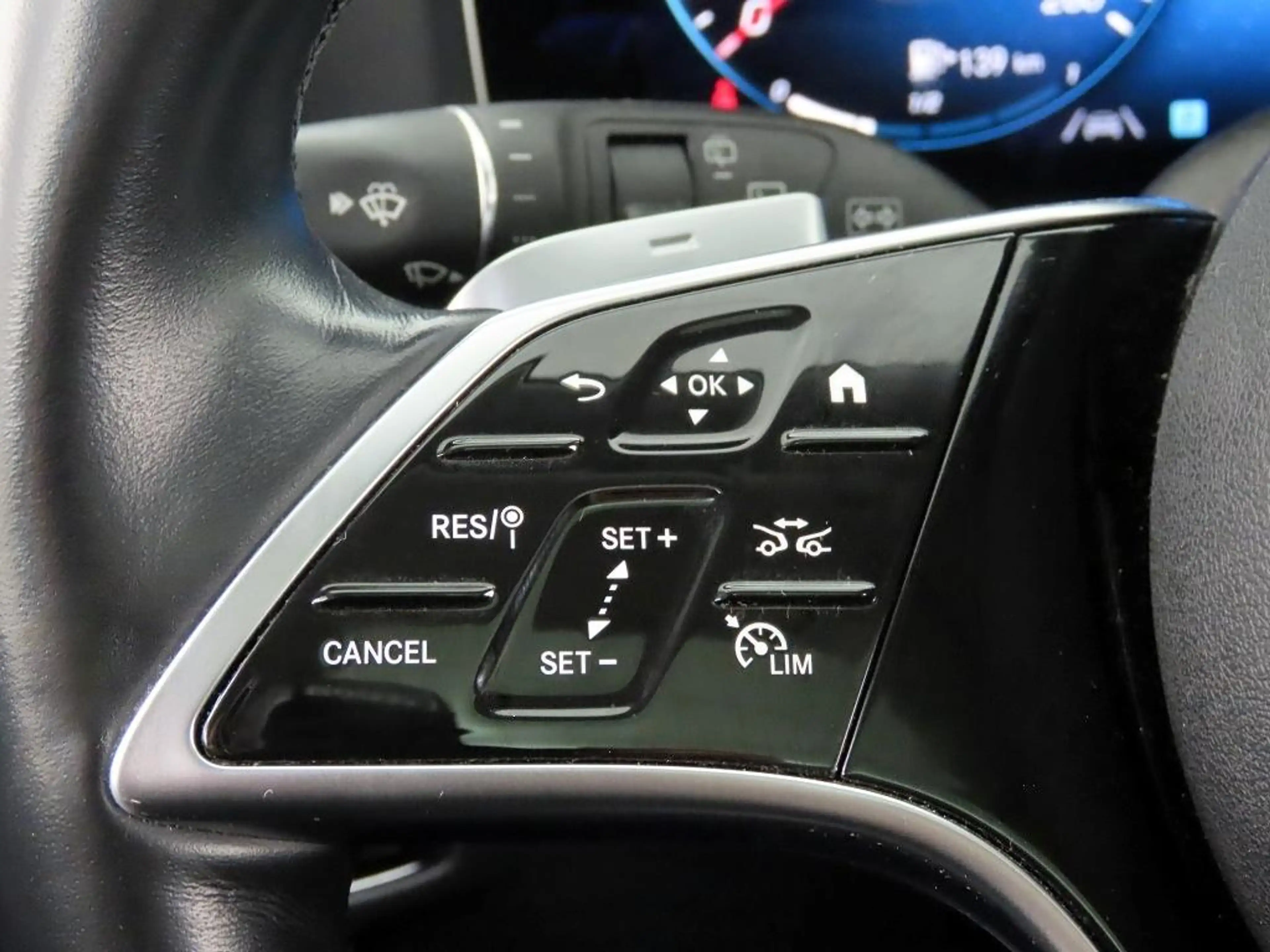 Mercedes-Benz E 300 e T-Modell PHEV Avantgarde LED+ParkPak — photo 25