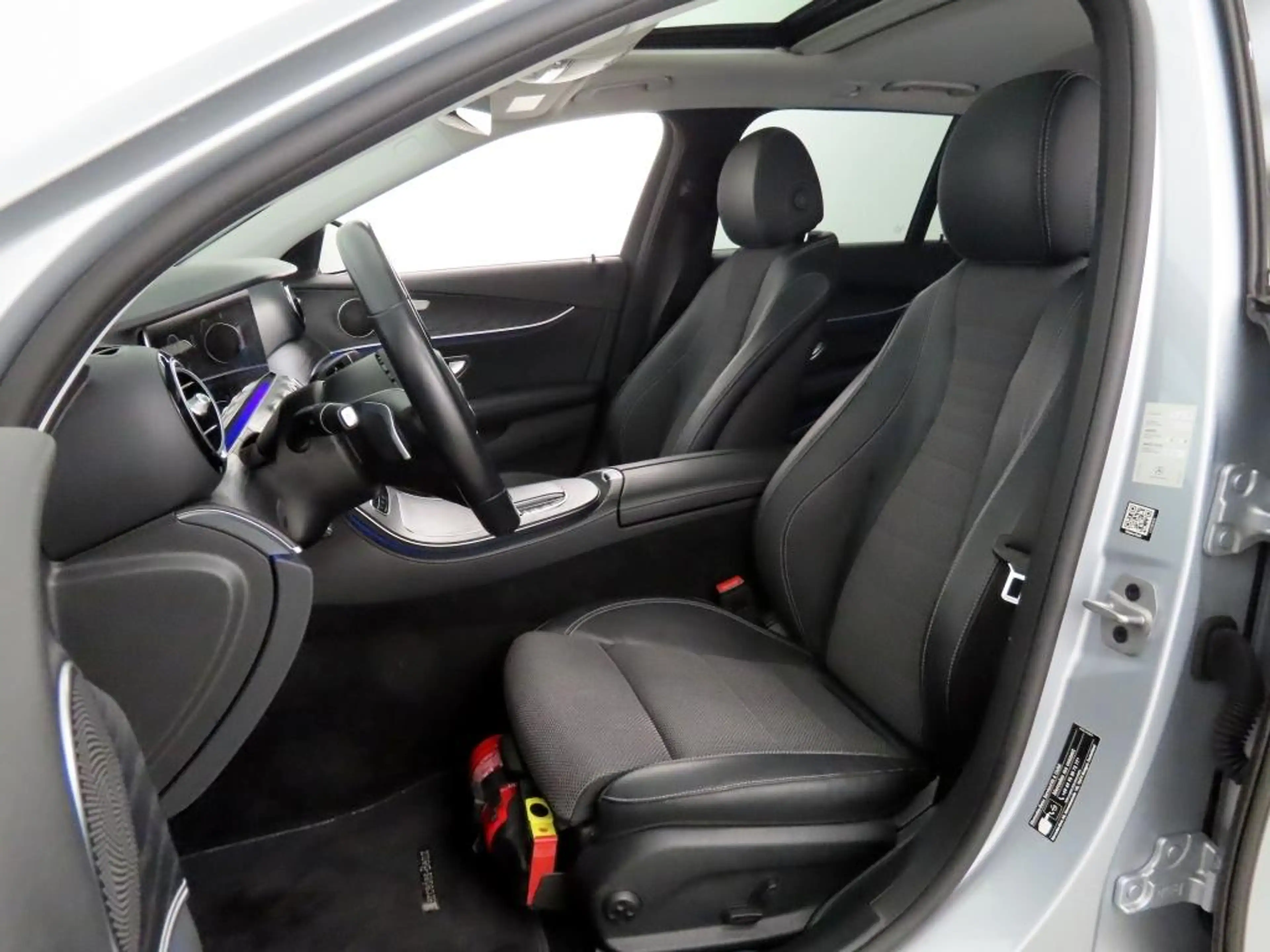 Mercedes-Benz E 300 e T-Modell PHEV Avantgarde LED+ParkPak — photo 13