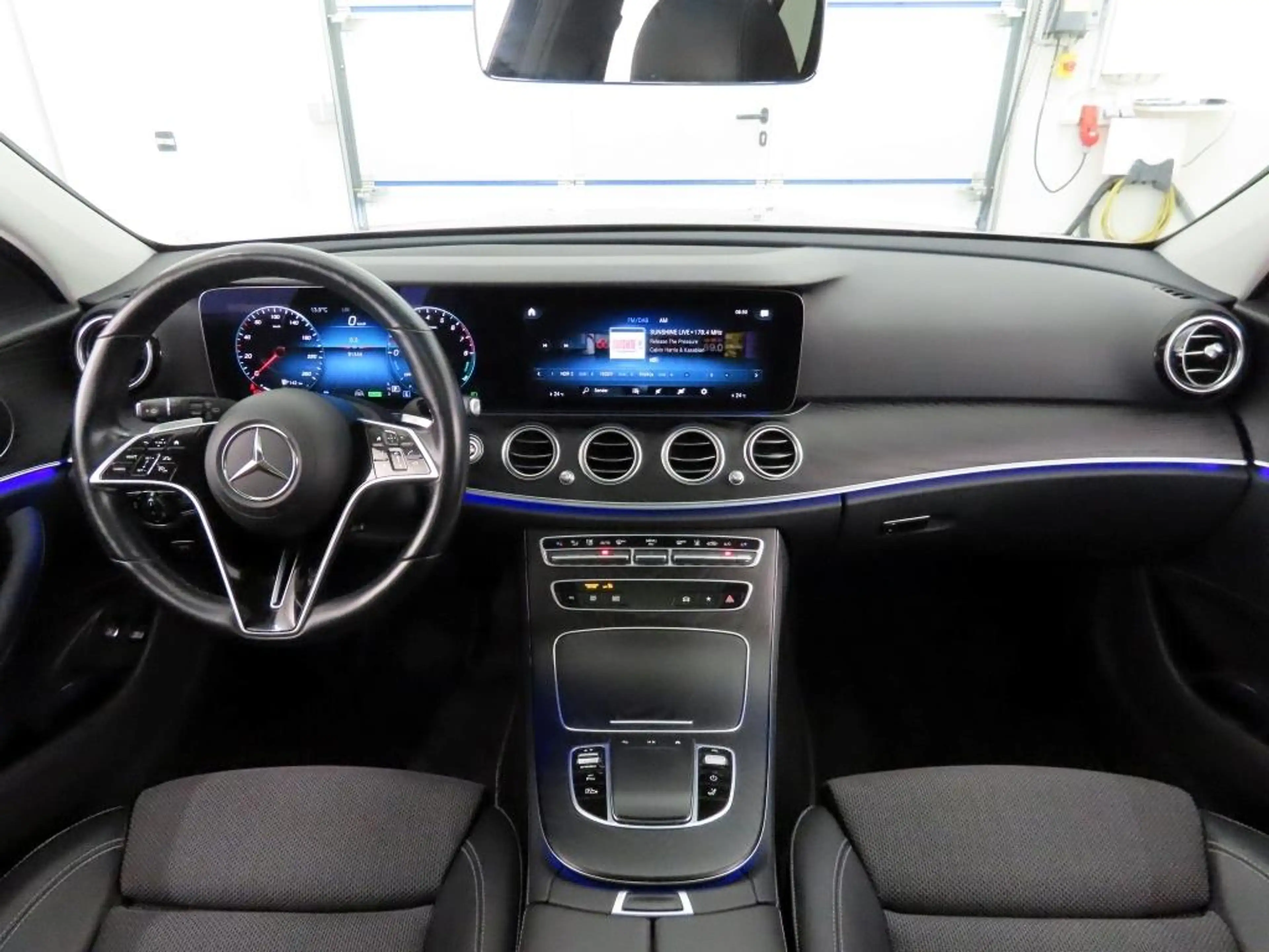 Mercedes-Benz E 300 e T-Modell PHEV Avantgarde LED+ParkPak — photo 16